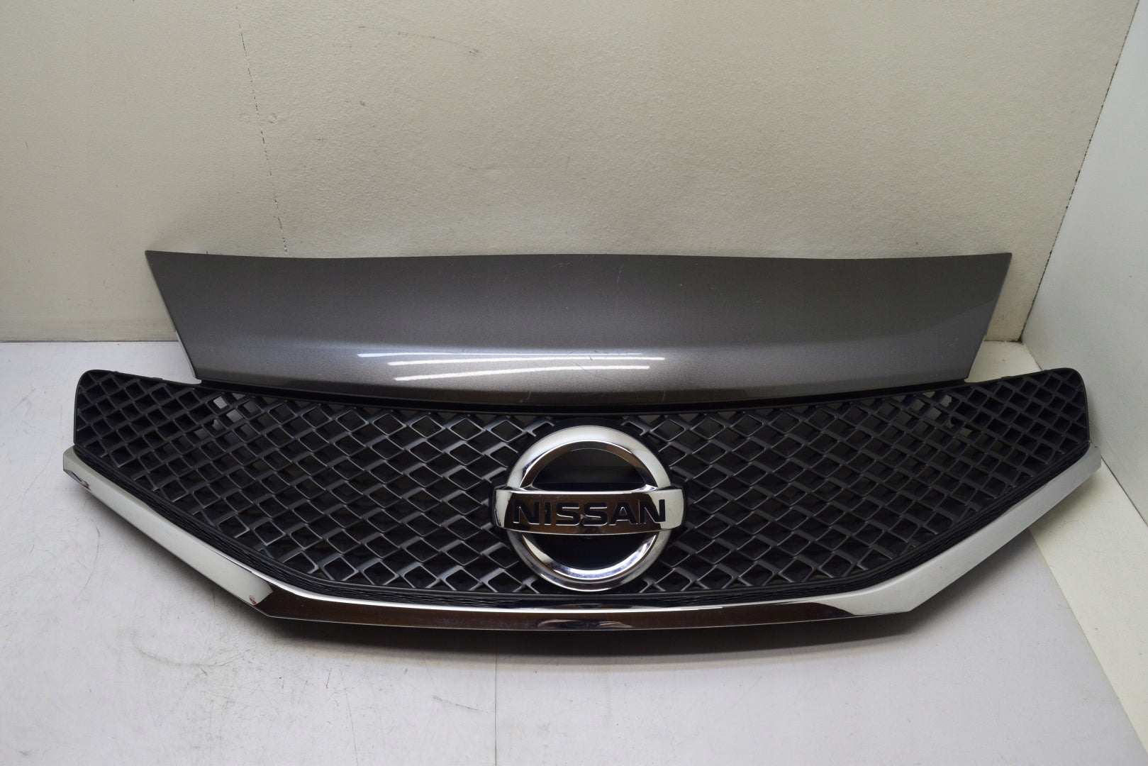  Kühlergrill Nissan NOTE E12 FRONTGRILL 623103VU0A Kühlergitter product image