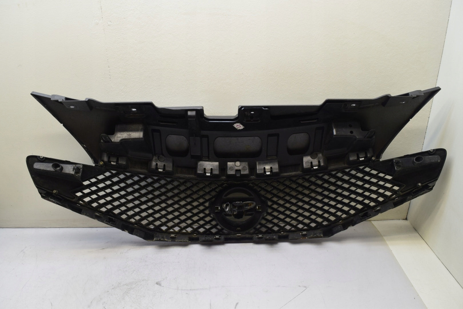 Kühlergrill Nissan NOTE E12 FRONTGRILL 623103VU0A Kühlergitter