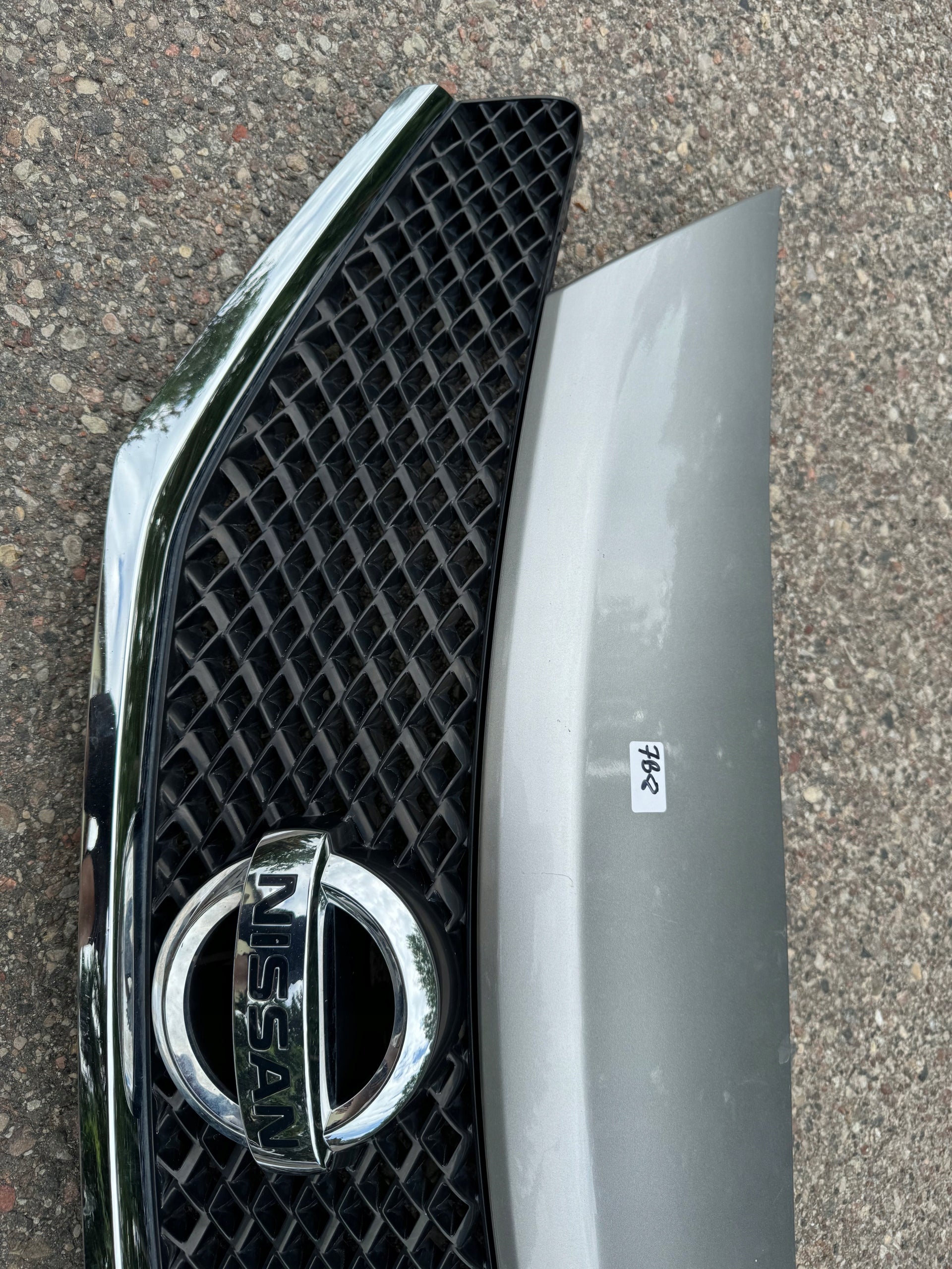 Kühlergrill Nissan NOTE E12 FRONTGRILL Kühlergitter