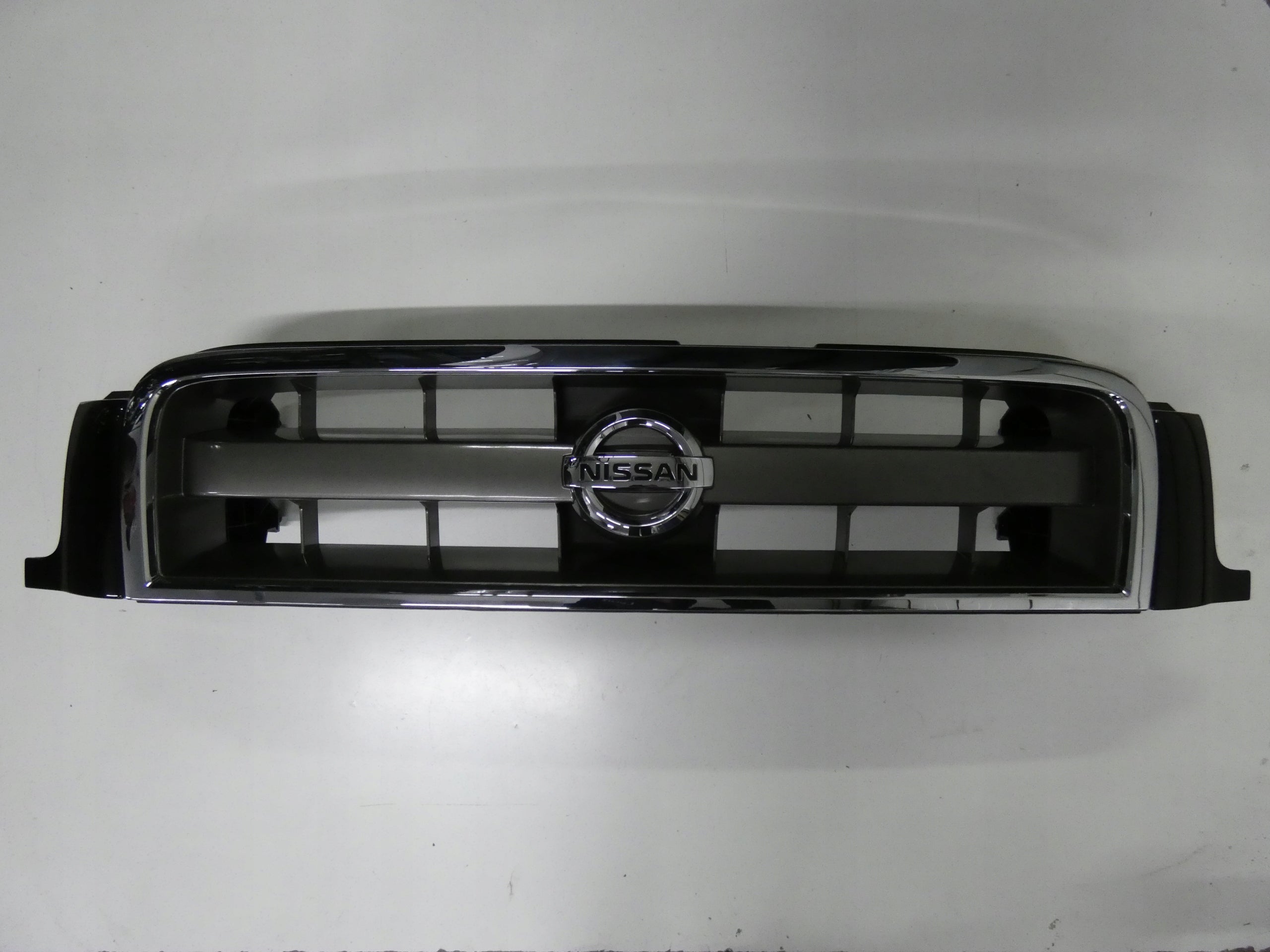  Kühlergrill Nissan PATHFINDER FRONTGRILL 623904W300 Kühlergitter product image