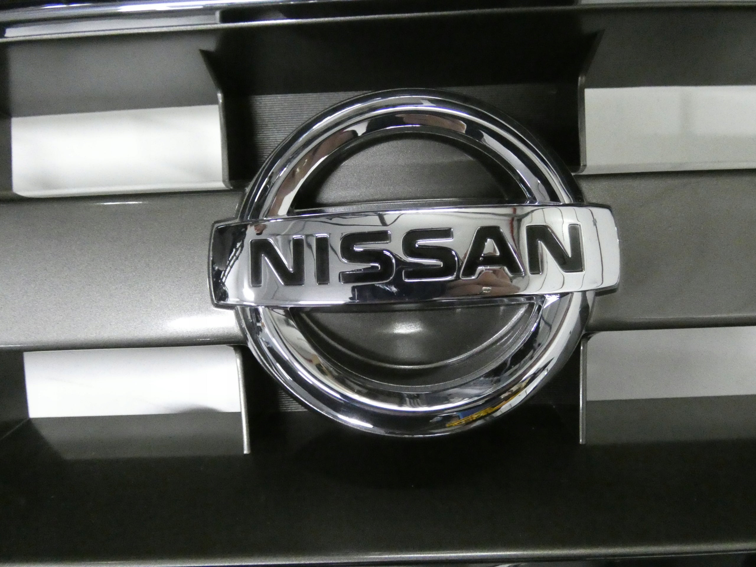 Kühlergrill Nissan PATHFINDER FRONTGRILL 623904W300 Kühlergitter