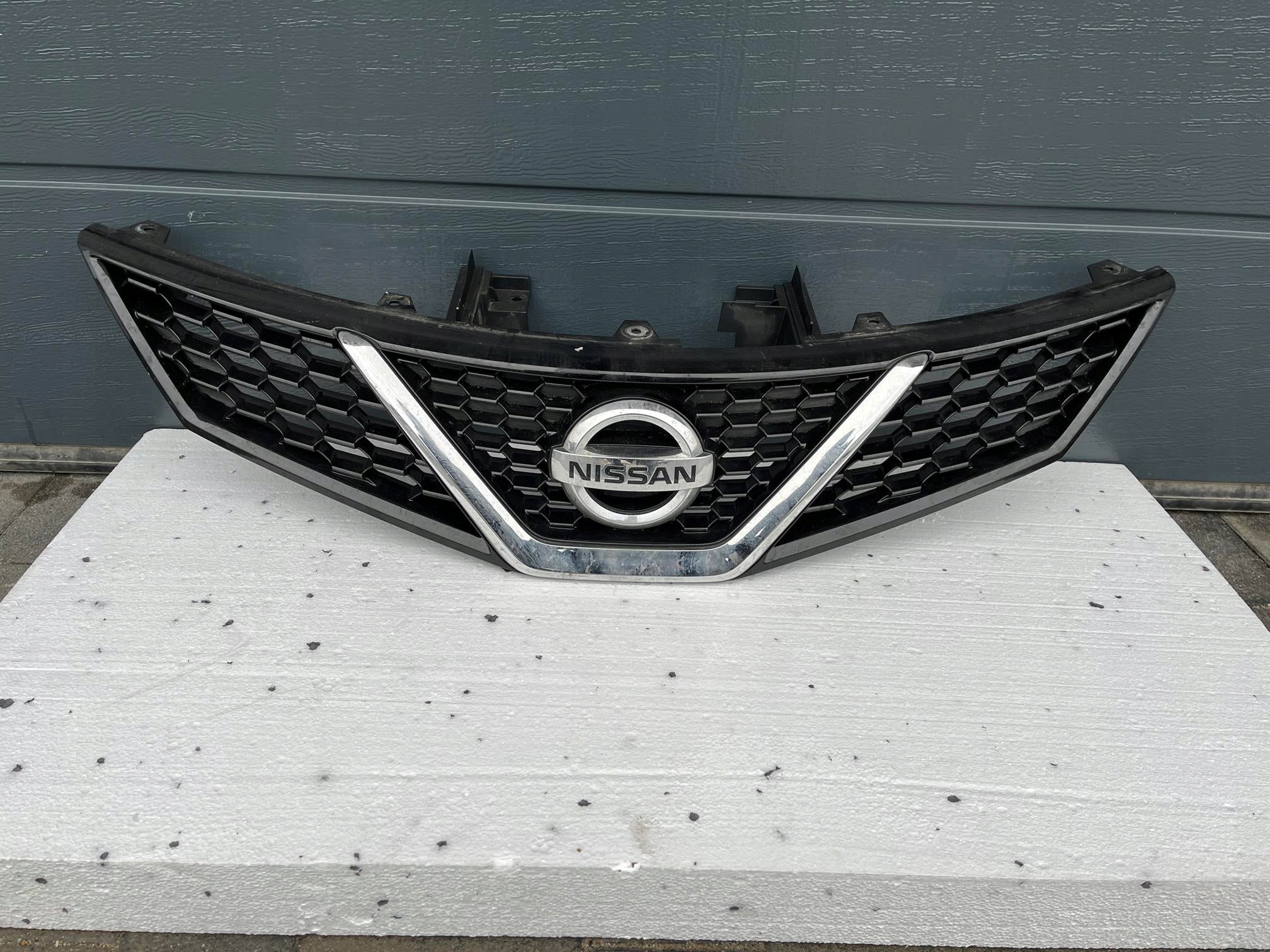 Kühlergrill Nissan PULSAR FRONTGRILL Kühlergitter