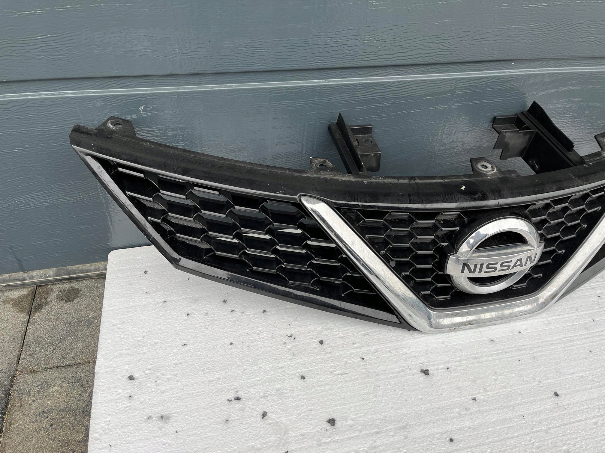 Kühlergrill Nissan PULSAR FRONTGRILL Kühlergitter