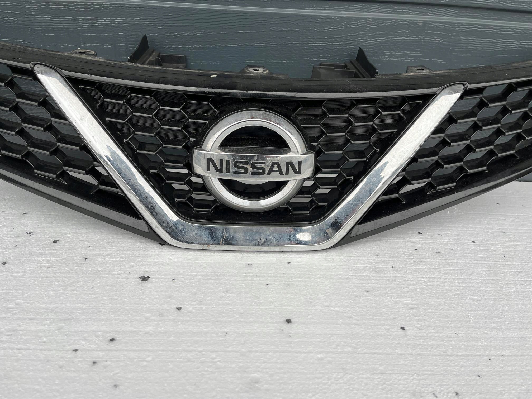 Kühlergrill Nissan PULSAR FRONTGRILL Kühlergitter