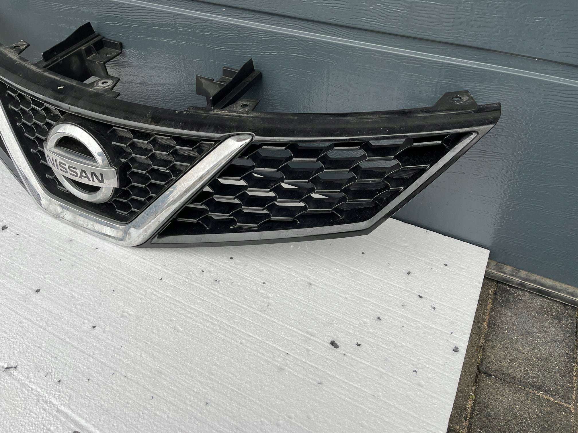 Kühlergrill Nissan PULSAR FRONTGRILL Kühlergitter