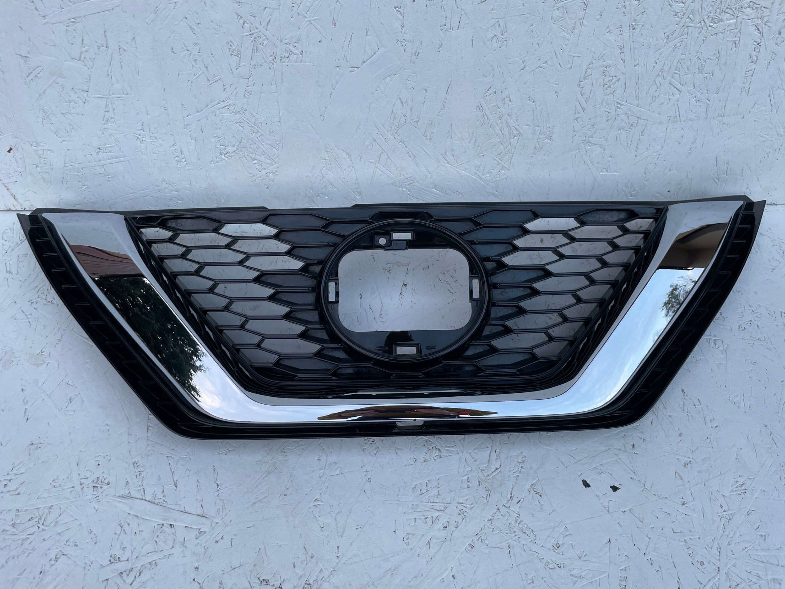 Kühlergrill Nissan J11 QASHQAI FRONTGRILL 62310HV3GR Kühlergitter