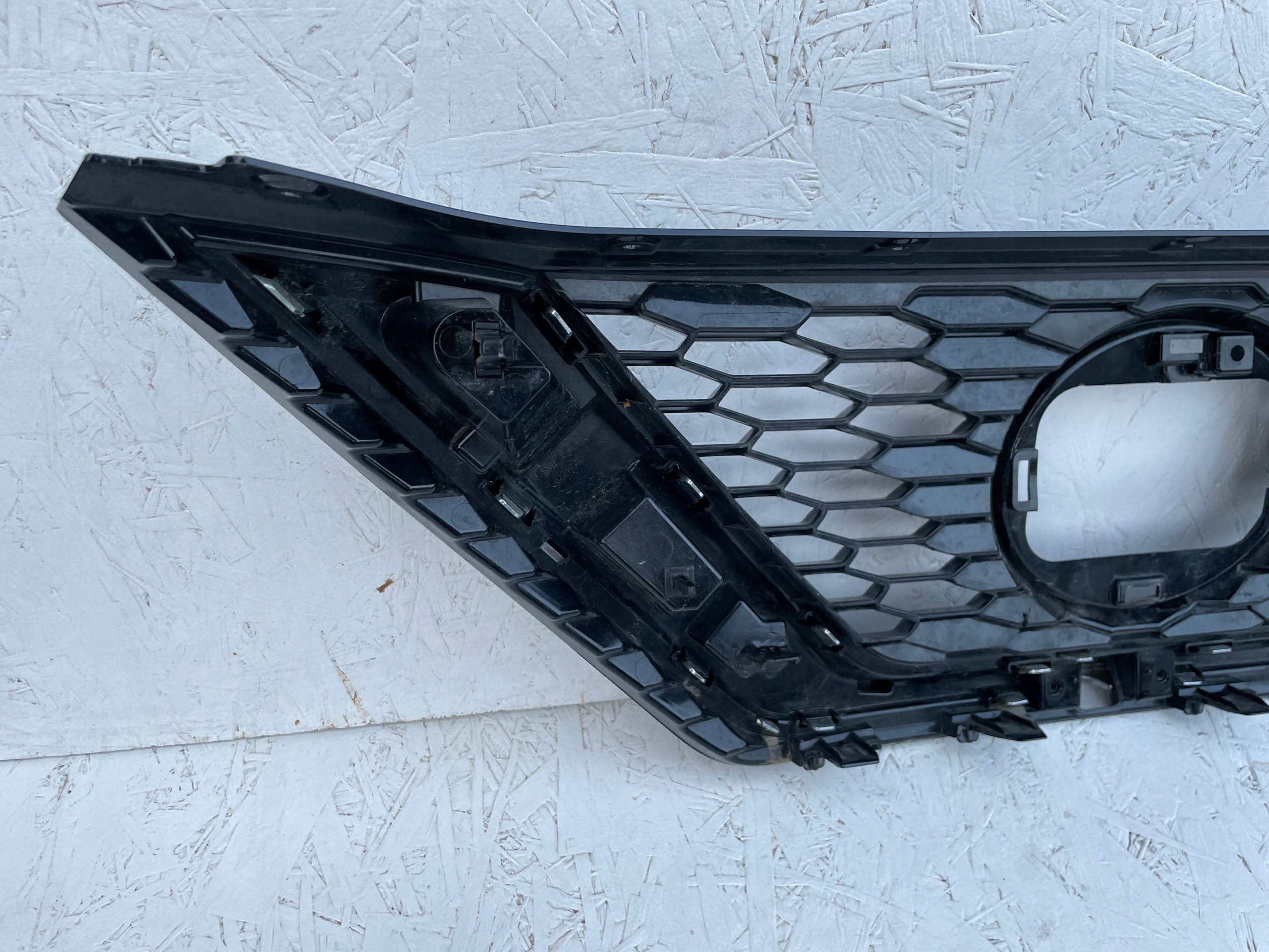 Kühlergrill Nissan J11 QASHQAI FRONTGRILL 62310HV3GR Kühlergitter