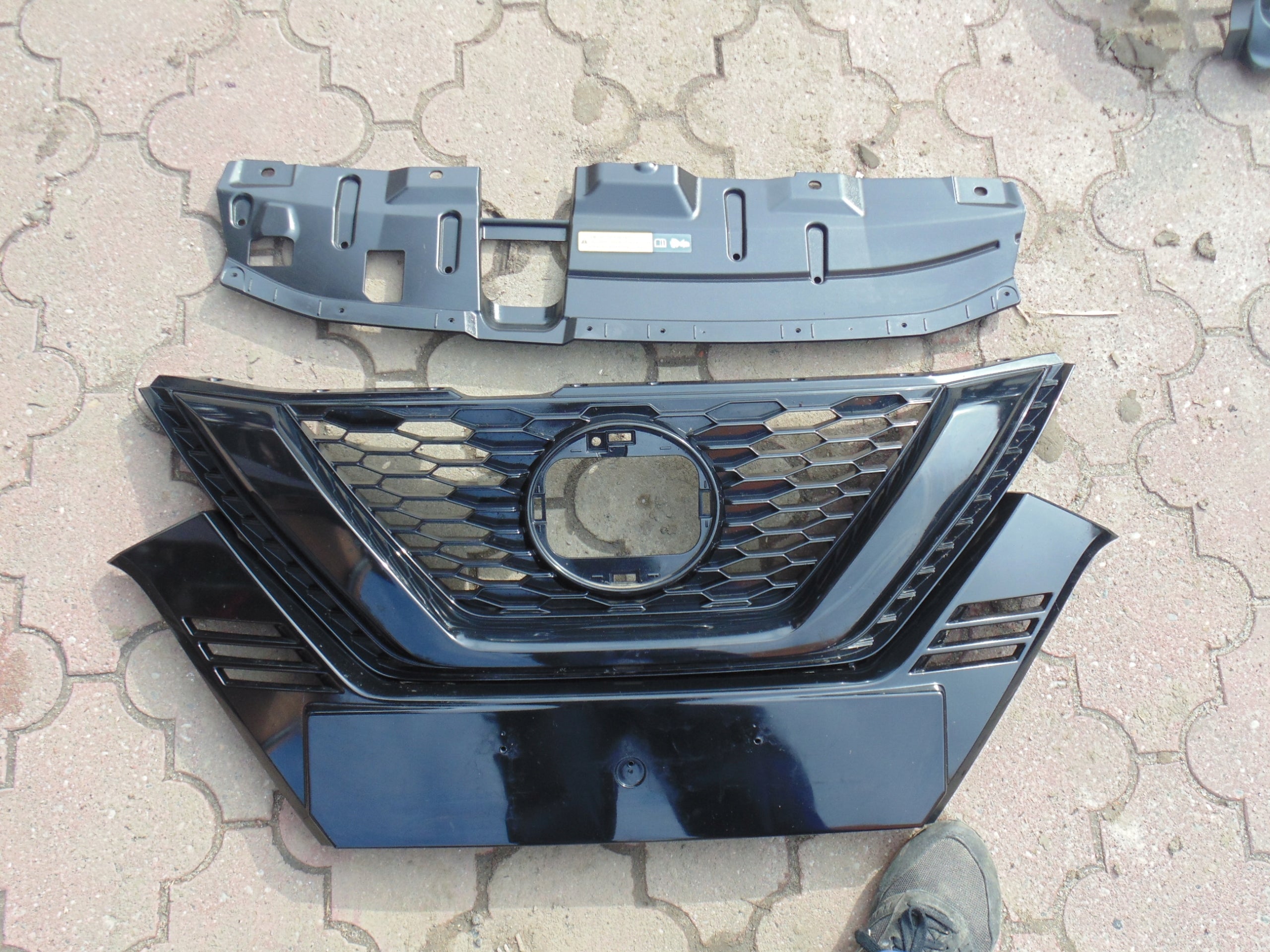 Kühlergrill Nissan QASHQAI J11 FRONTGRILL 62310HV3gr Kühlergitter