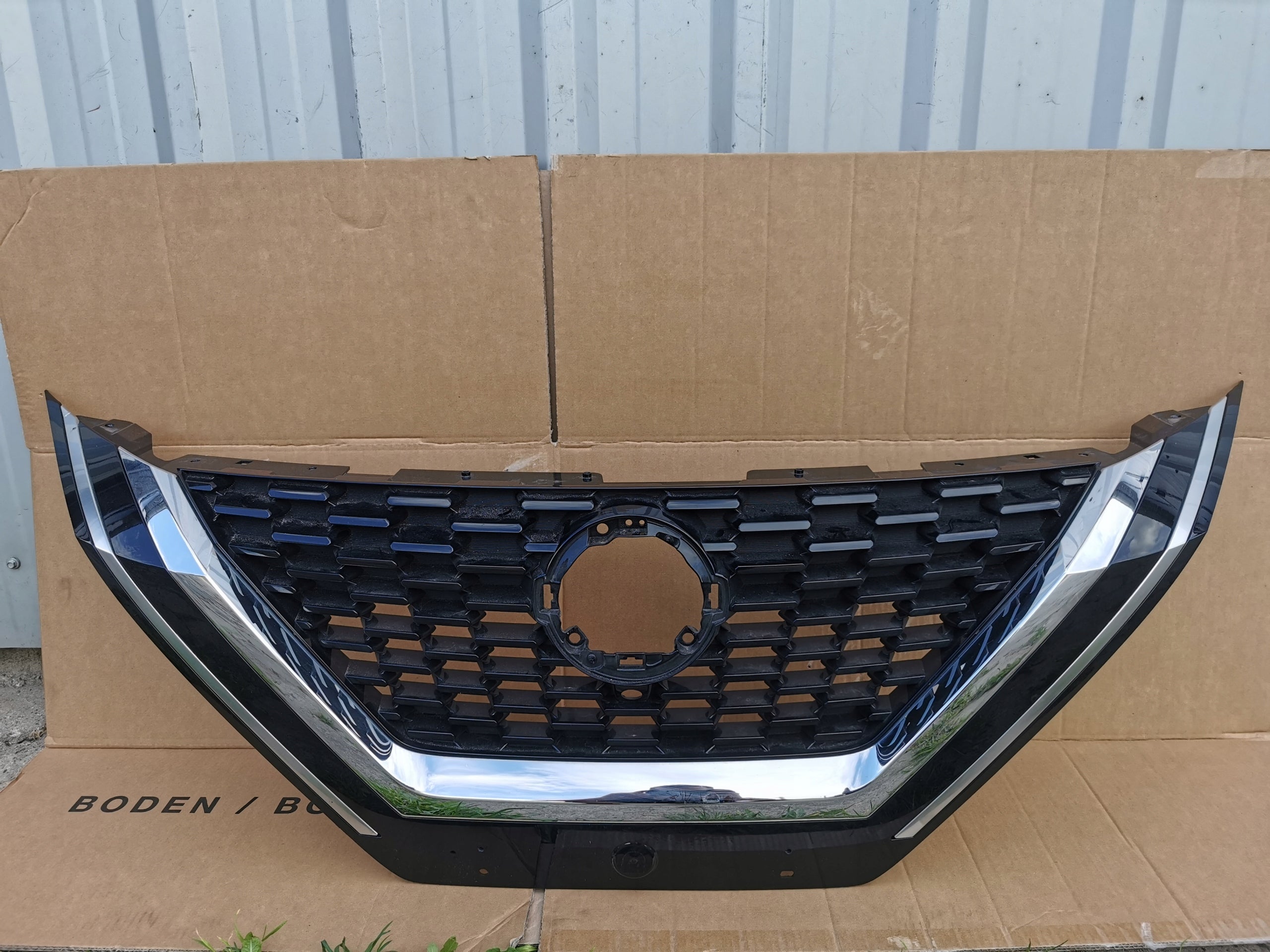  Kühlergrill Nissan J12 QASHQAI FRONTGRILL 623106UASA Kühlergitter product image