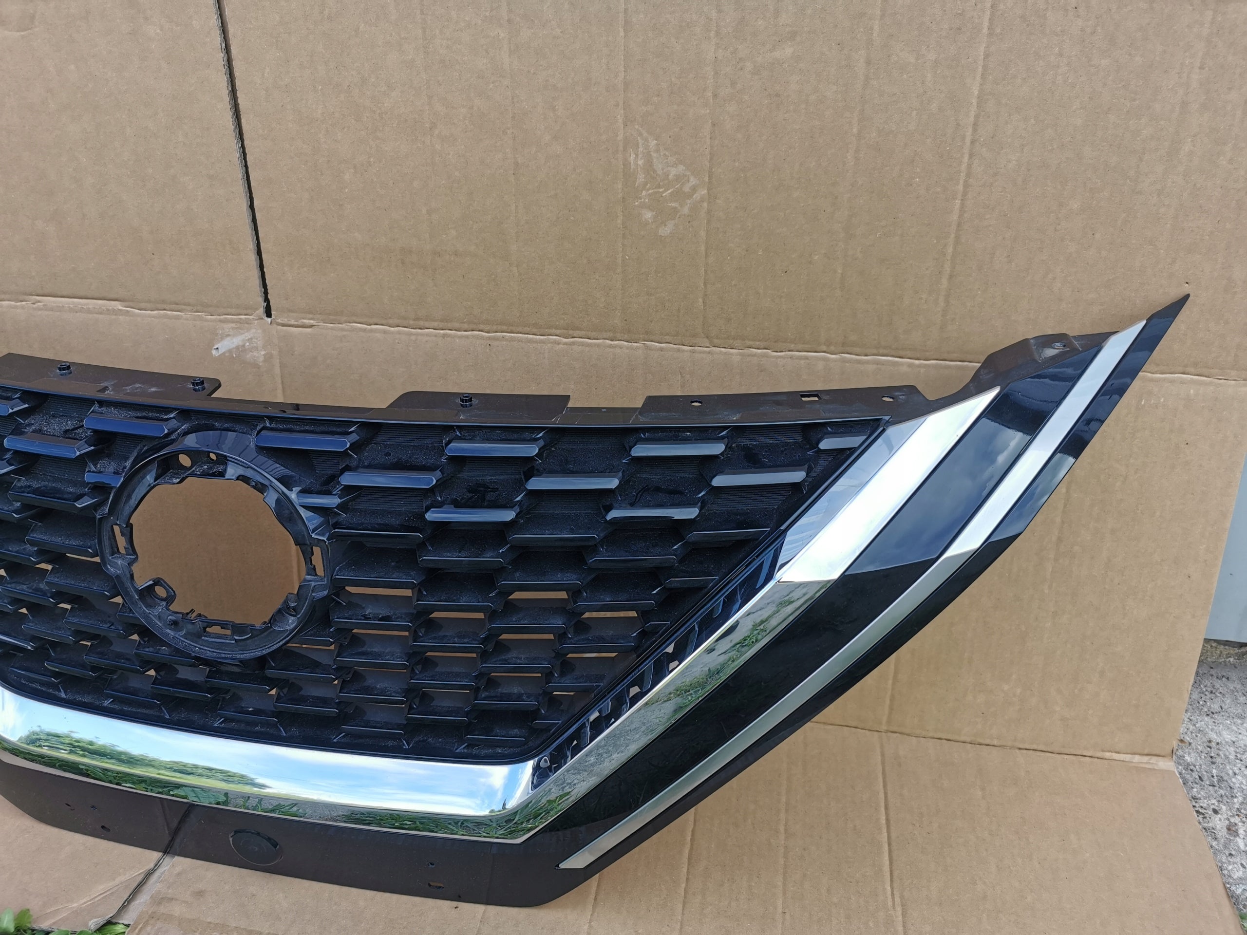 Kühlergrill Nissan J12 QASHQAI FRONTGRILL 623106UASA Kühlergitter