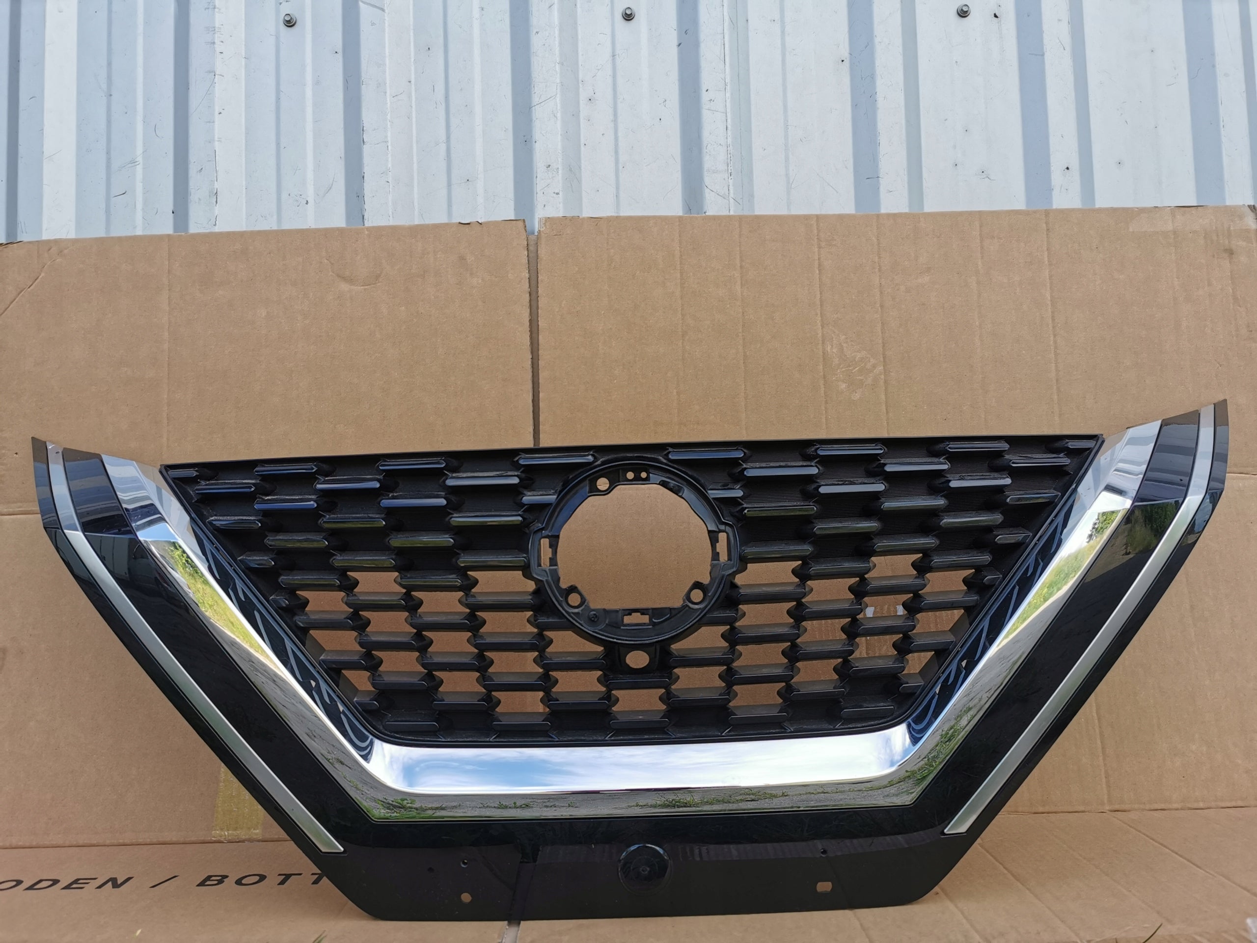 Kühlergrill Nissan J12 QASHQAI FRONTGRILL 623106UASA Kühlergitter