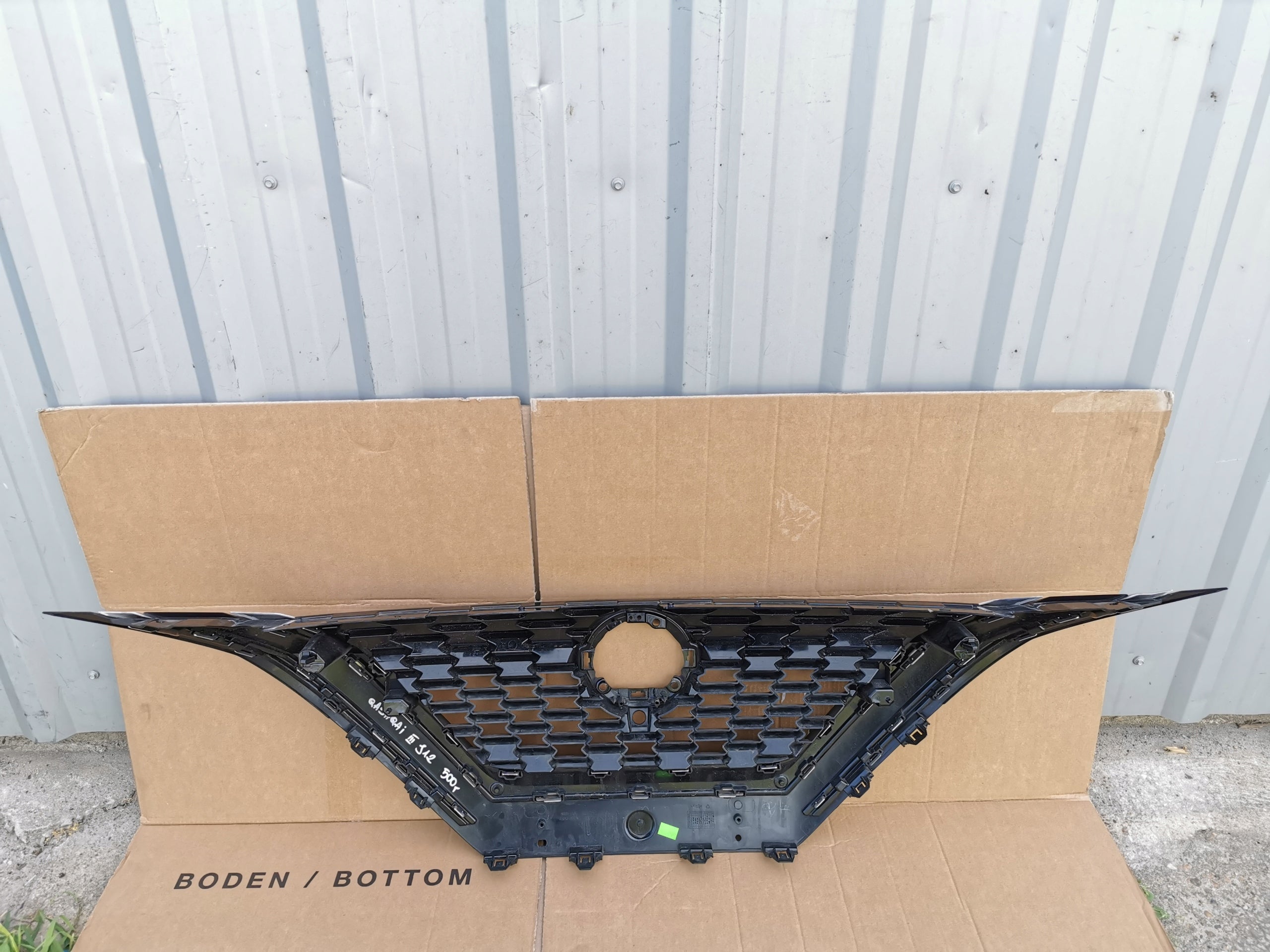 Kühlergrill Nissan J12 QASHQAI FRONTGRILL 623106UASA Kühlergitter