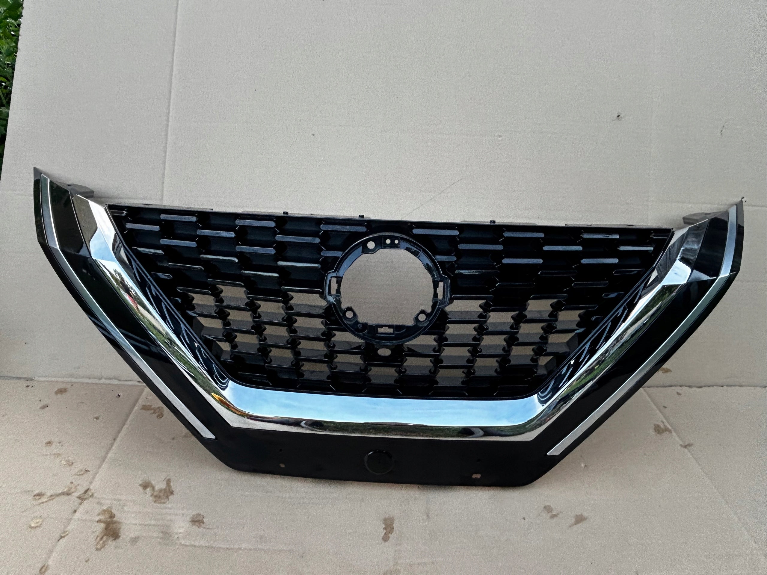  Kühlergrill Nissan J12 QASHQAI FRONTGRILL 623106UA62 Kühlergitter product image