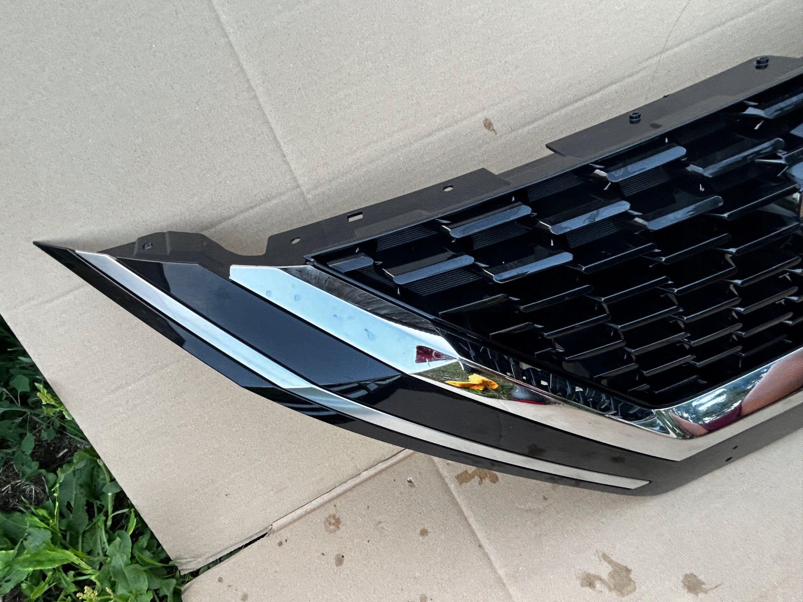 Kühlergrill Nissan J12 QASHQAI FRONTGRILL 623106UA62 Kühlergitter