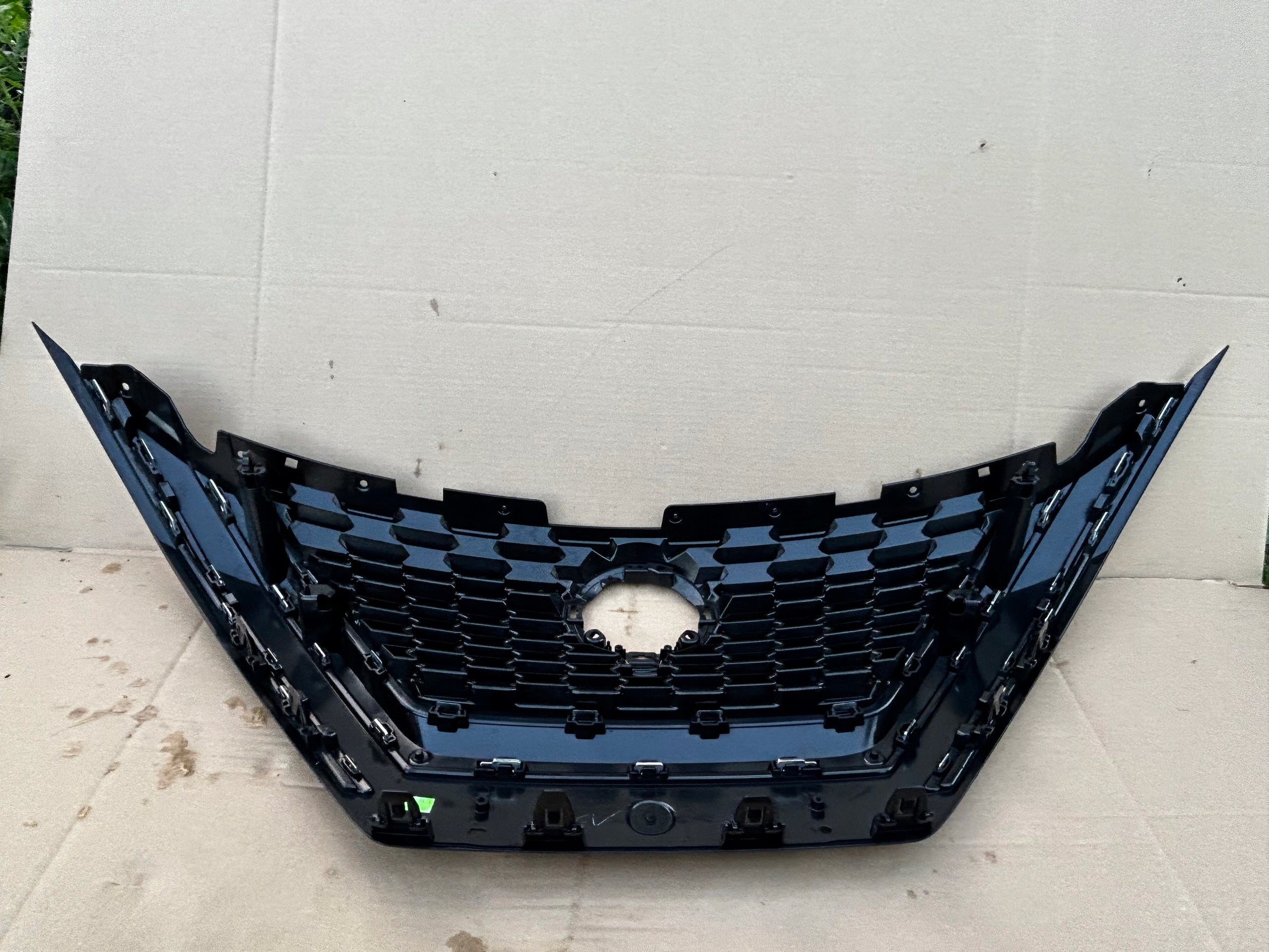 Kühlergrill Nissan J12 QASHQAI FRONTGRILL 623106UA62 Kühlergitter