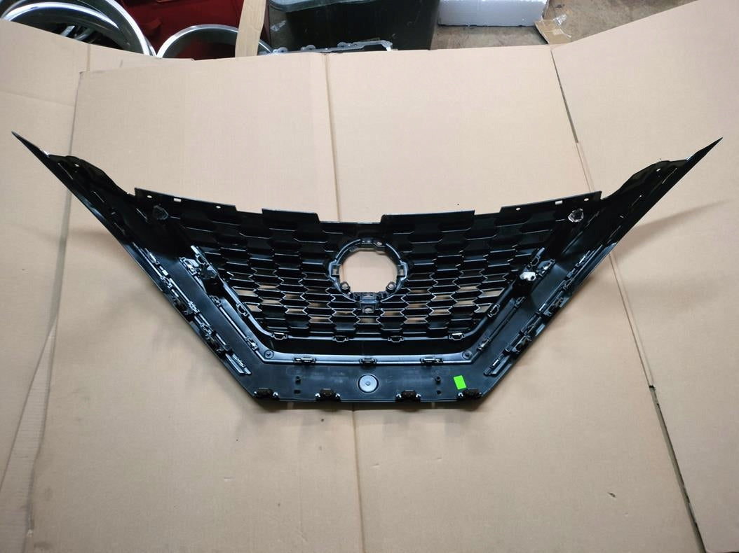 Kühlergrill Nissan J12 QASHQAI FRONTGRILL 623106UA62 Kühlergitter