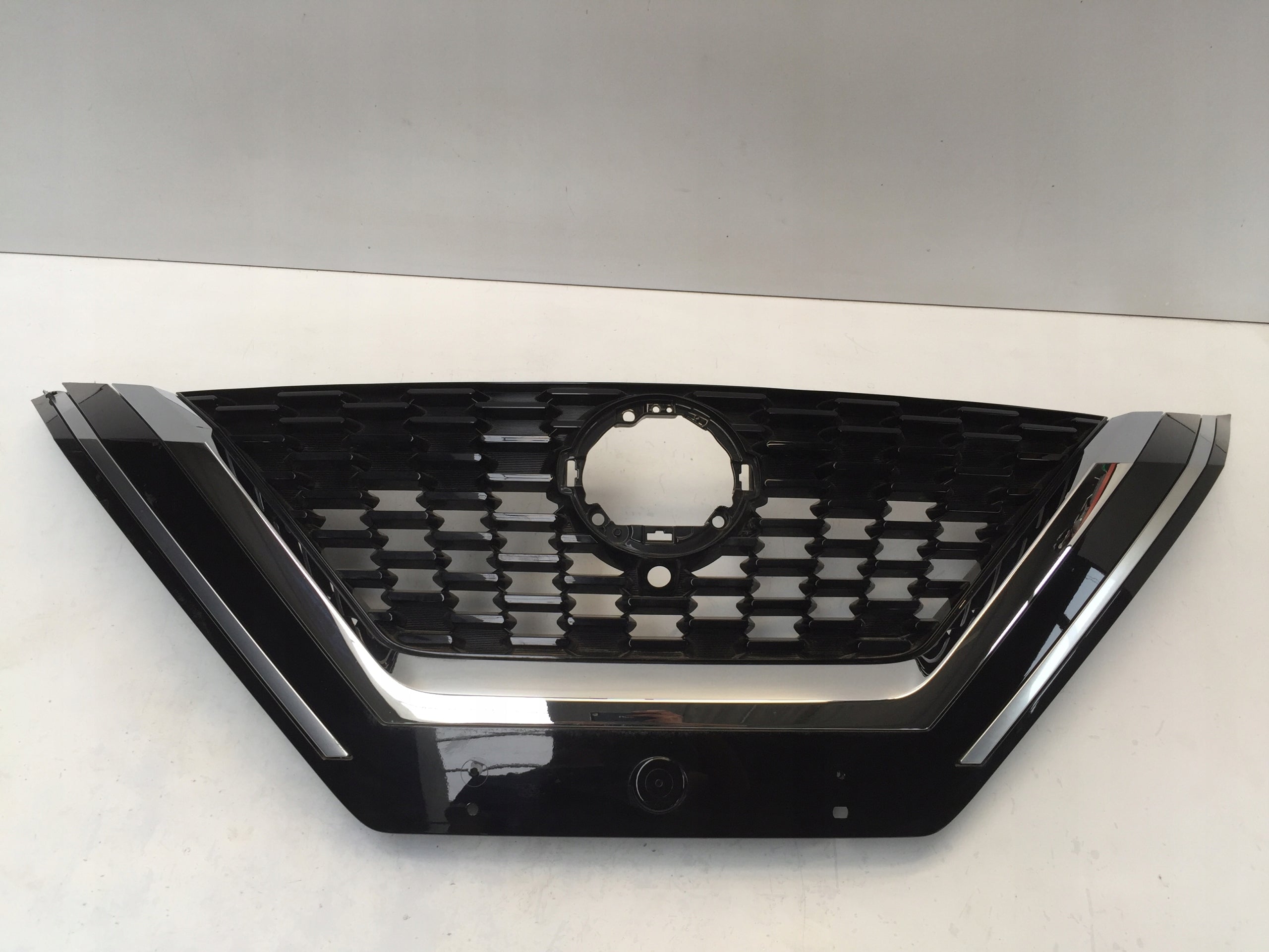 Kühlergrill Nissan J12 QASHQAI FRONTGRILL 623106UAA6 Kühlergitter