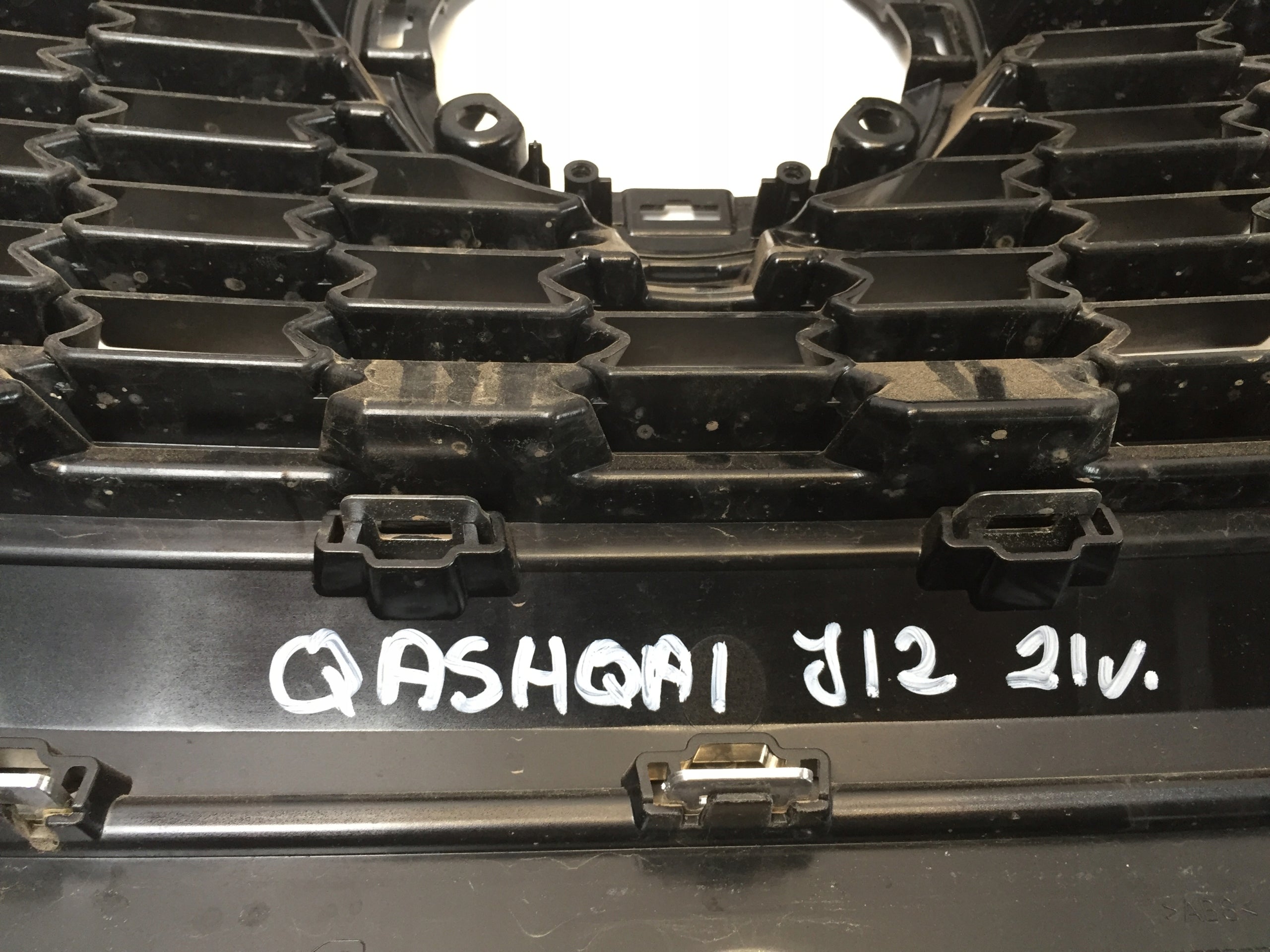 Kühlergrill Nissan J12 QASHQAI FRONTGRILL 623106UAA6 Kühlergitter