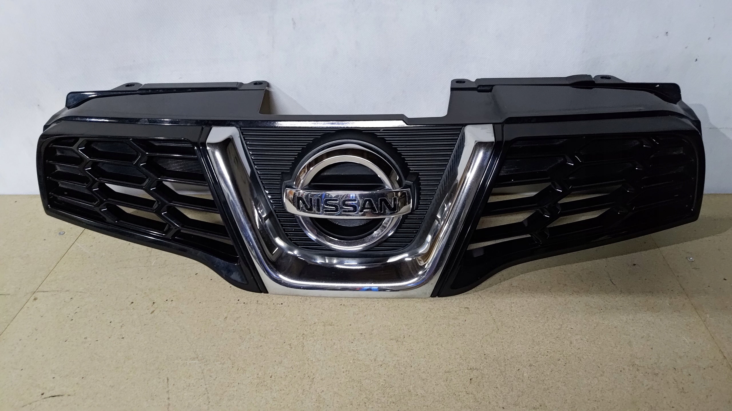  Kühlergrill Nissan QASHQAI J10 FRONTGRILL 62310BR00A Kühlergitter product image