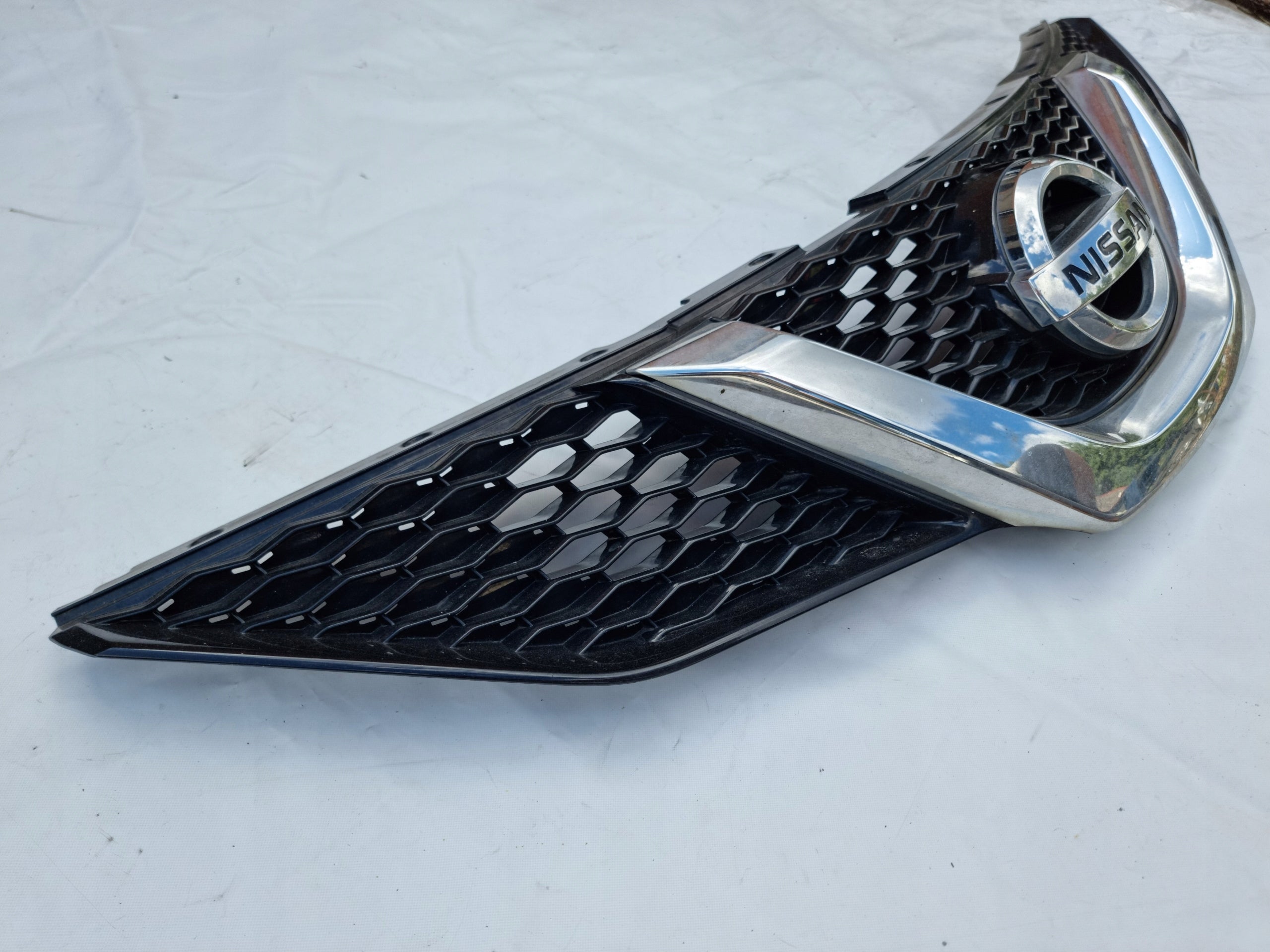 Kühlergrill Nissan J11 4 QASHQAI FRONTGRILL 623124EA0D Kühlergitter