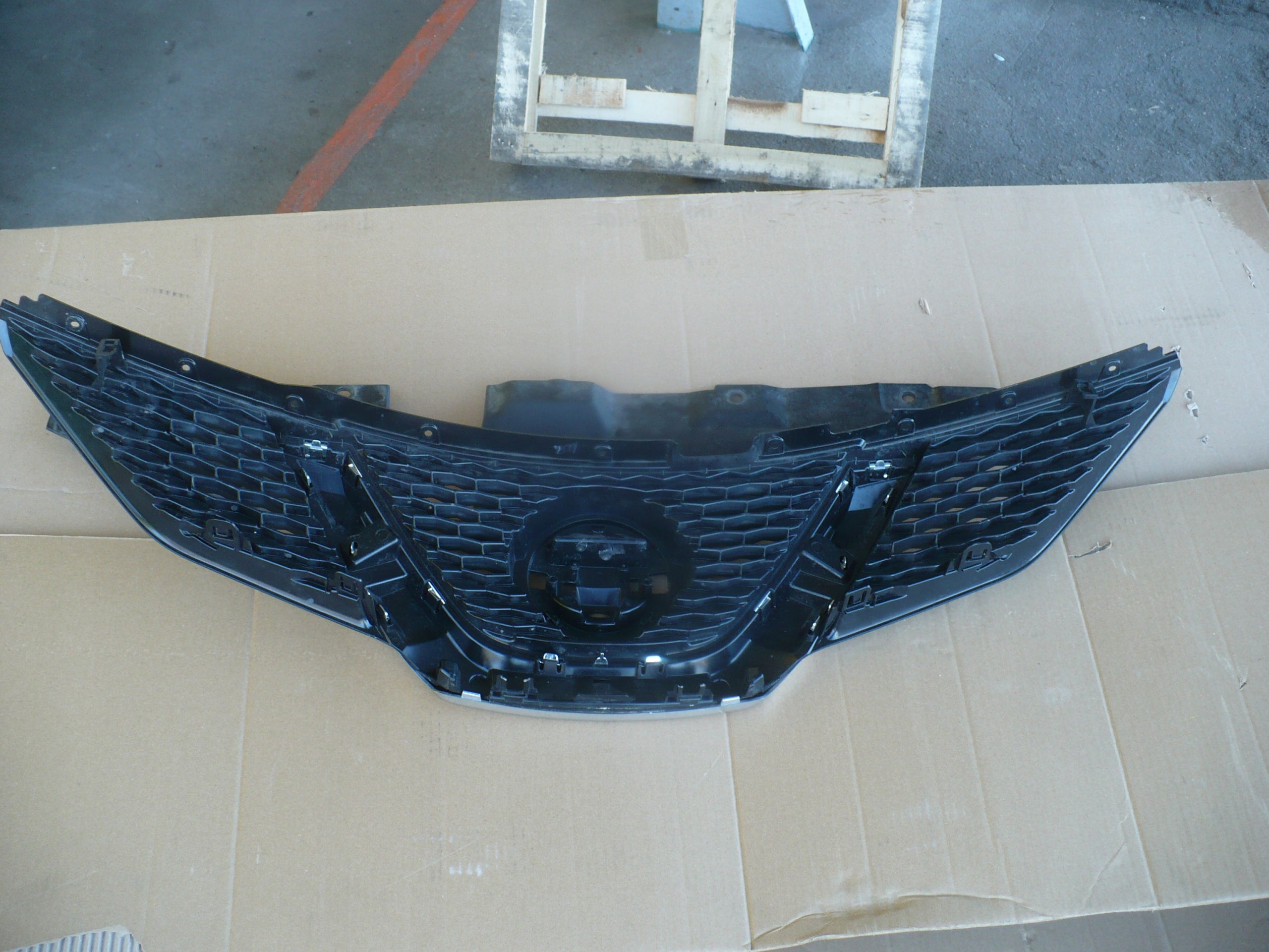 Kühlergrill Nissan 4 QASHQAI J11 FRONTGRILL 623124EA0D Kühlergitter