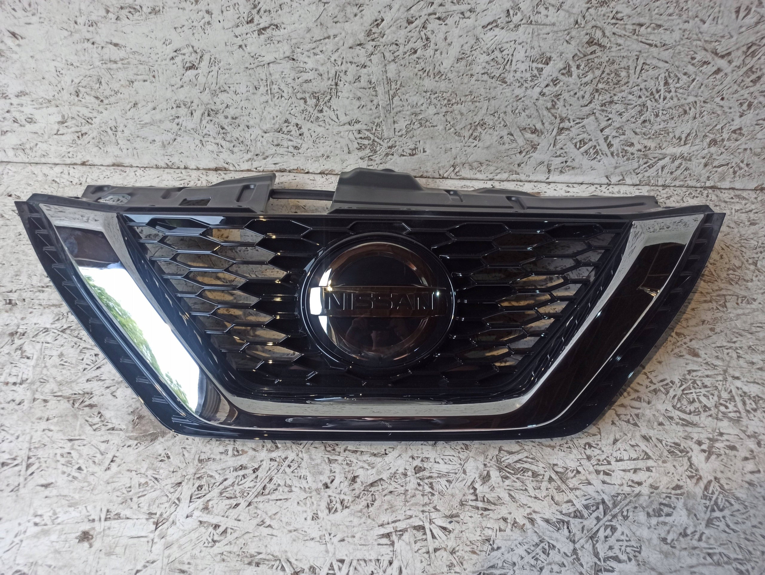 Kühlergrill Nissan J11 QASHQAI FRONTGRILL 62398HV80A Kühlergitter