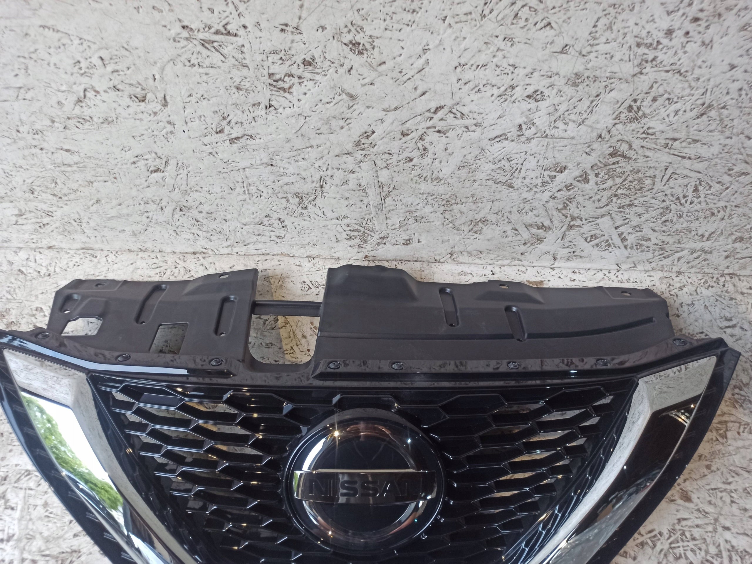 Kühlergrill Nissan J11 QASHQAI FRONTGRILL 62398HV80A Kühlergitter