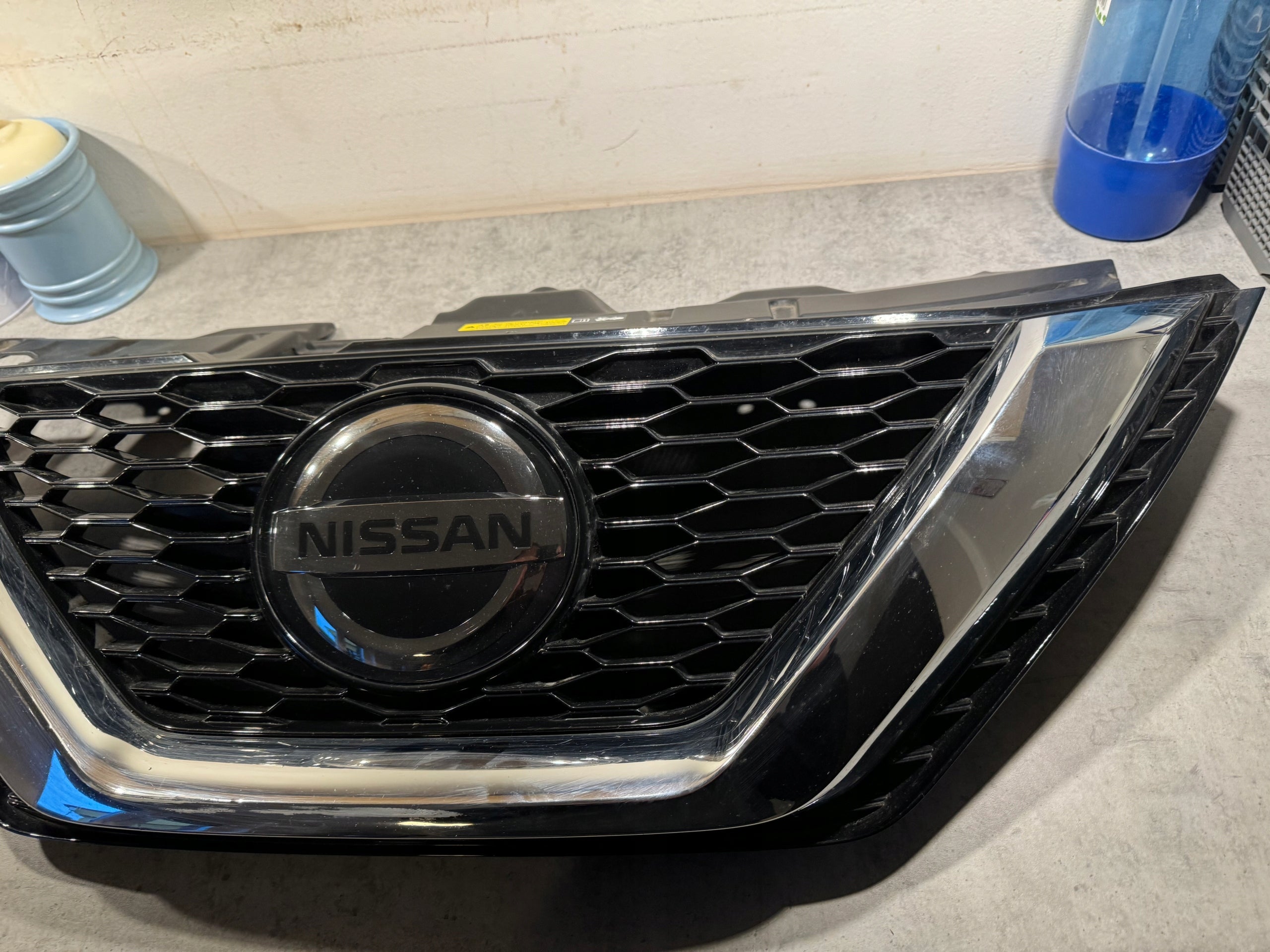 Kühlergrill Nissan J11 QASHQAI FRONTGRILL 62398HV80A Kühlergitter