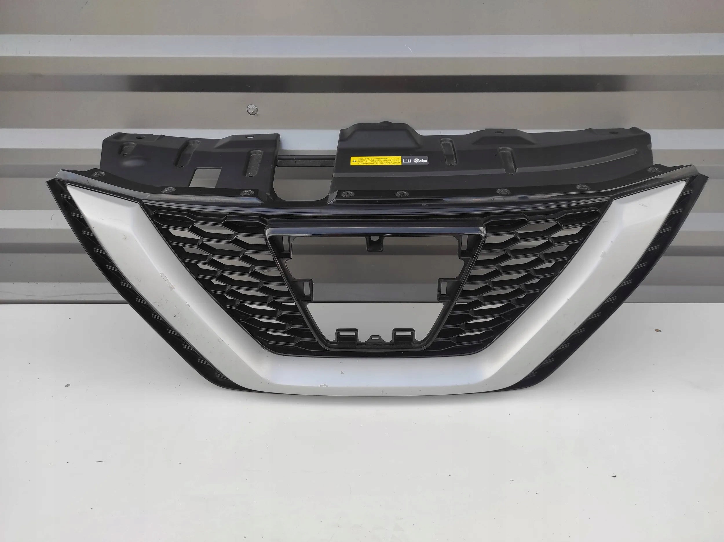 Kühlergrill Nissan J11 QASHQAI FRONTGRILL 62398HV00A Kühlergitter