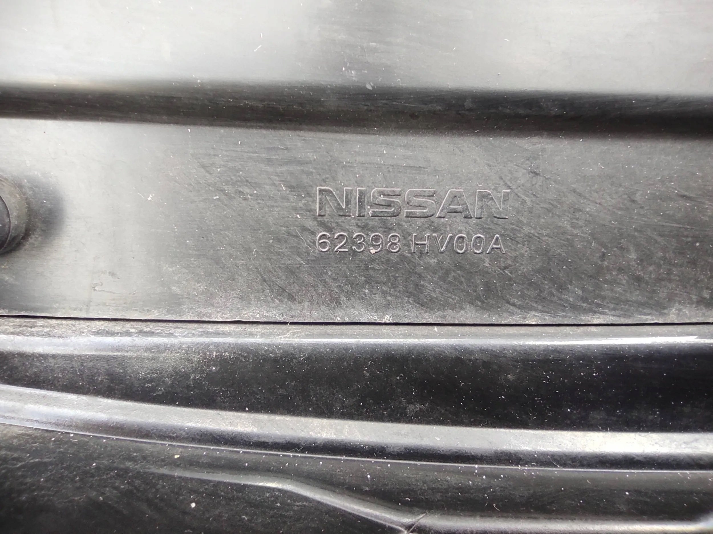 Kühlergrill Nissan J11 QASHQAI FRONTGRILL 62398HV00A Kühlergitter