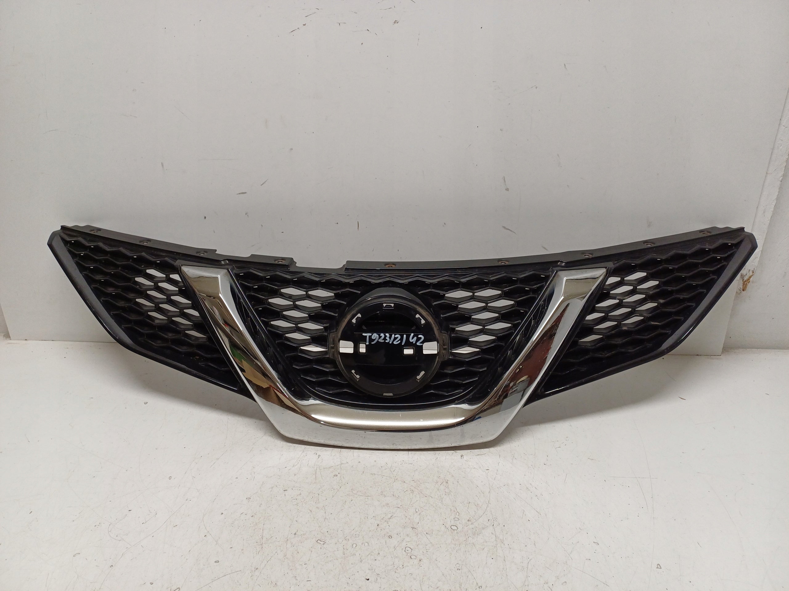  Kühlergrill Nissan J11 QASHQAI FRONTGRILL Kühlergitter product image