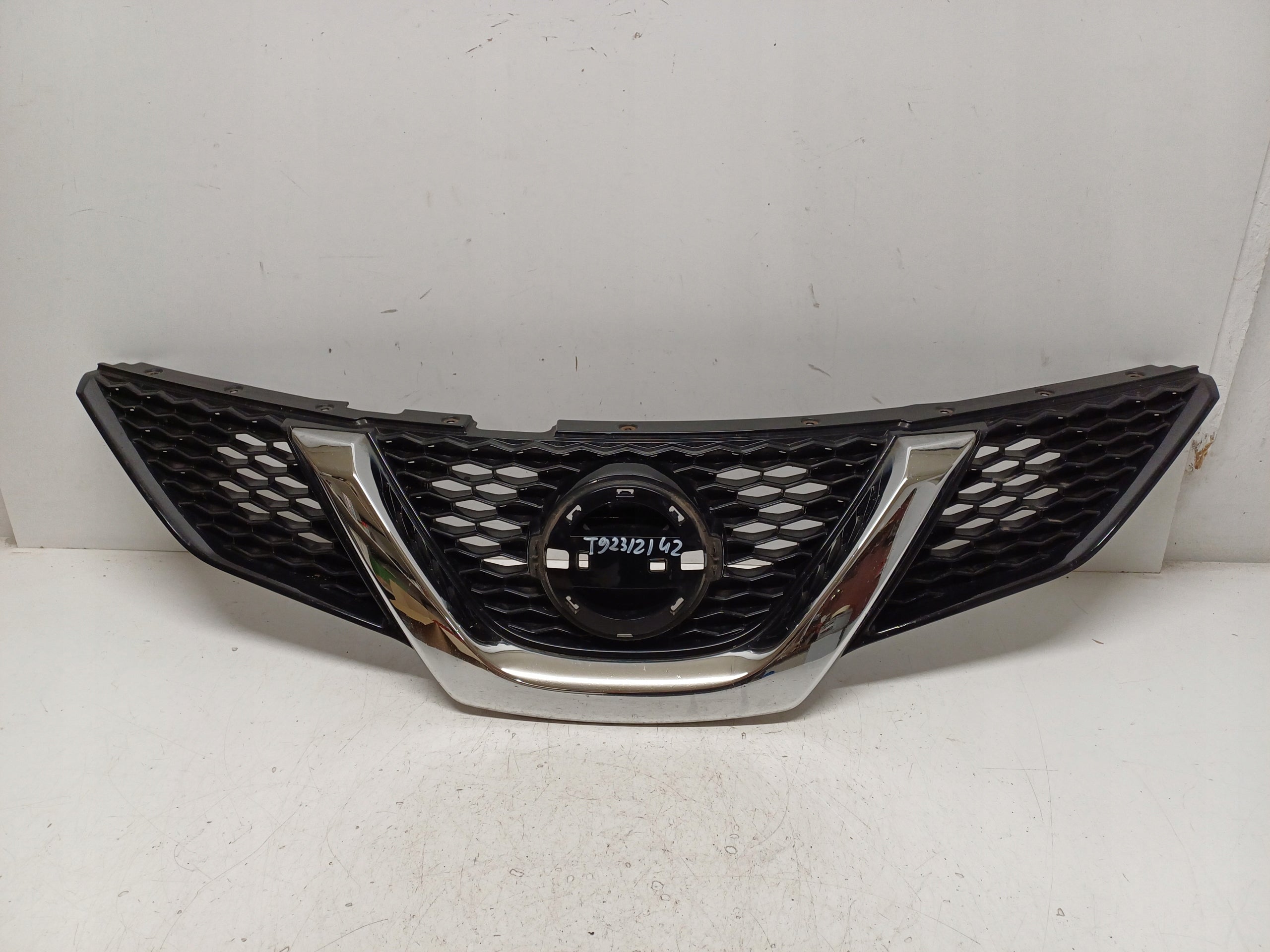 Kühlergrill Nissan J11 QASHQAI FRONTGRILL Kühlergitter