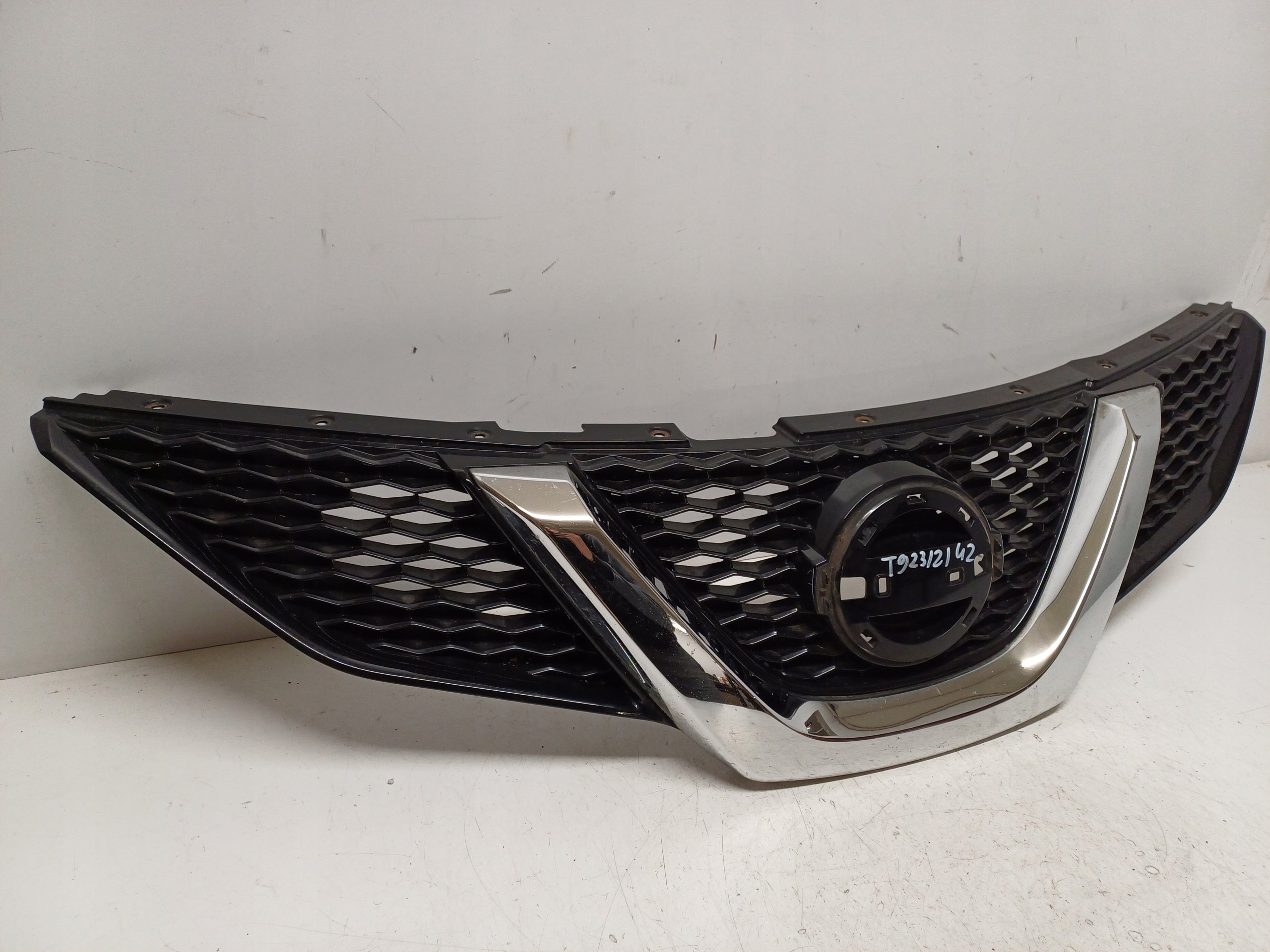 Kühlergrill Nissan J11 QASHQAI FRONTGRILL Kühlergitter