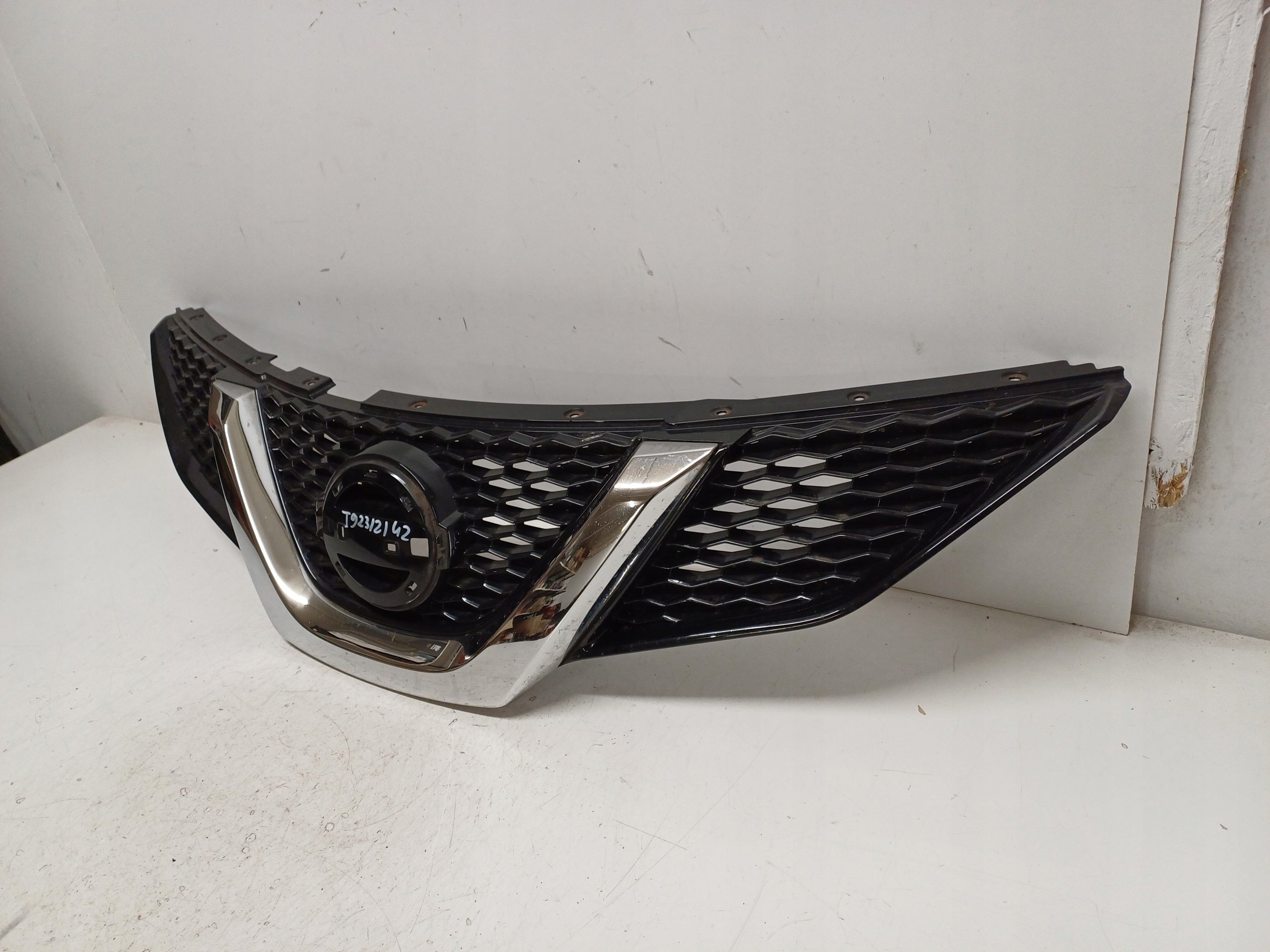 Kühlergrill Nissan J11 QASHQAI FRONTGRILL Kühlergitter