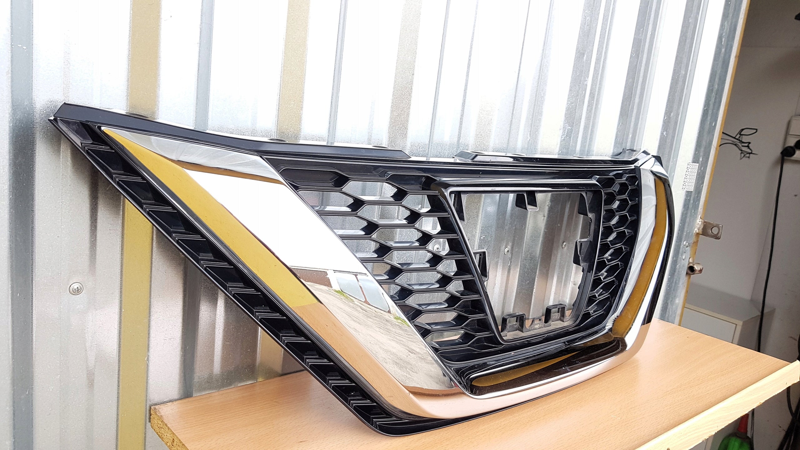 Kühlergrill Nissan QASHQAI J11 FRONTGRILL 62310HV00A Kühlergitter