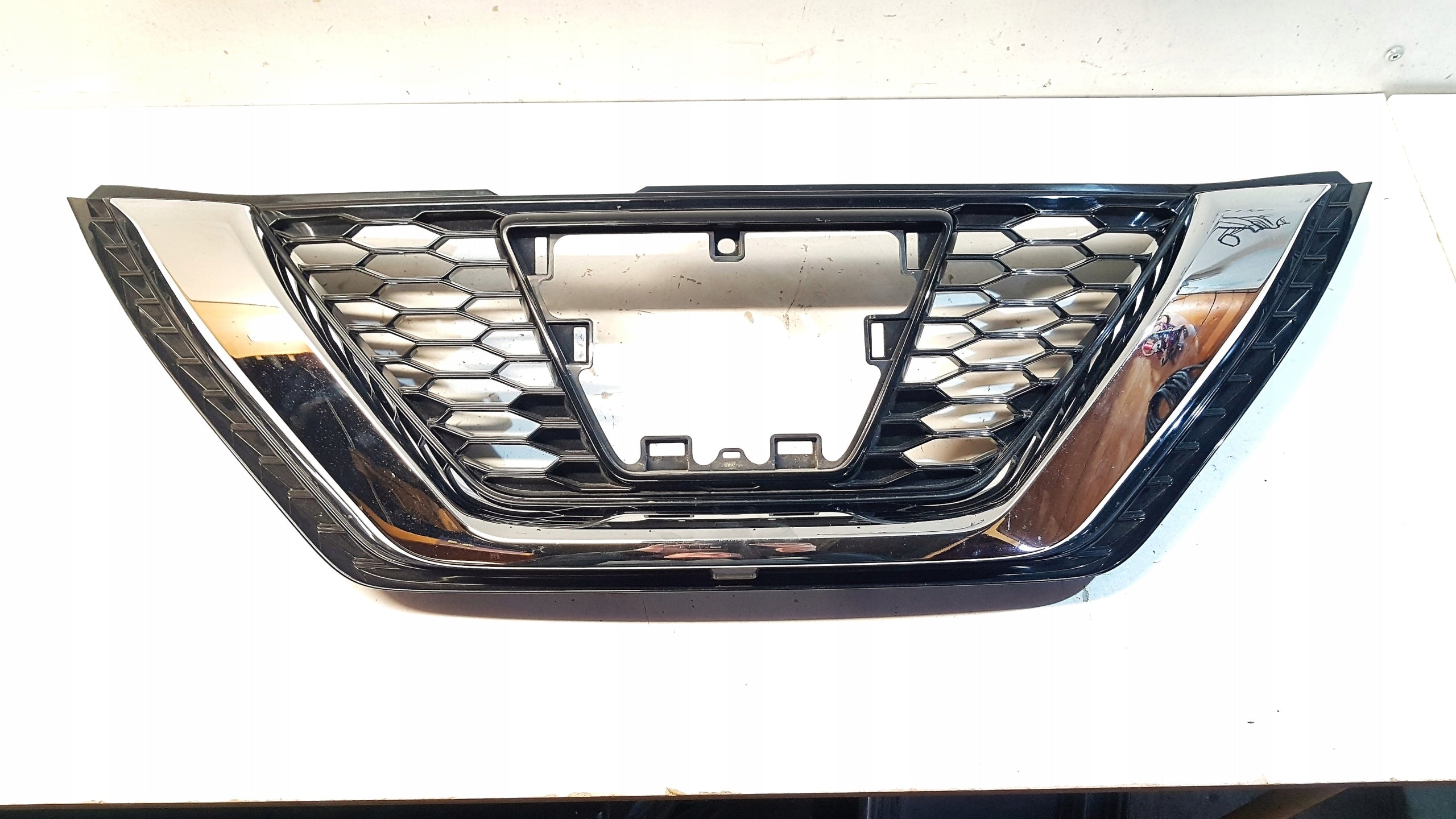 Kühlergrill Nissan QASHQAI J11 FRONTGRILL 62310HV00A Kühlergitter