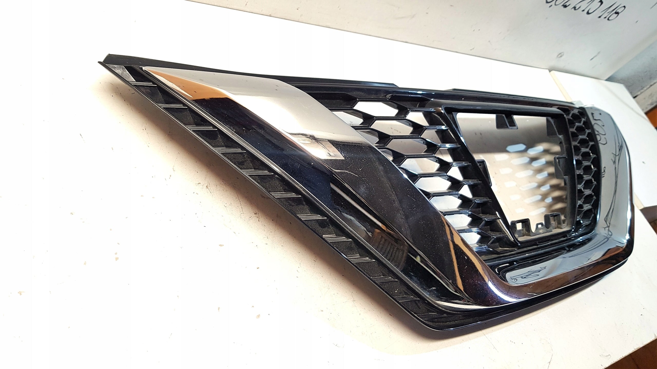 Kühlergrill Nissan QASHQAI J11 FRONTGRILL 62310HV00A Kühlergitter