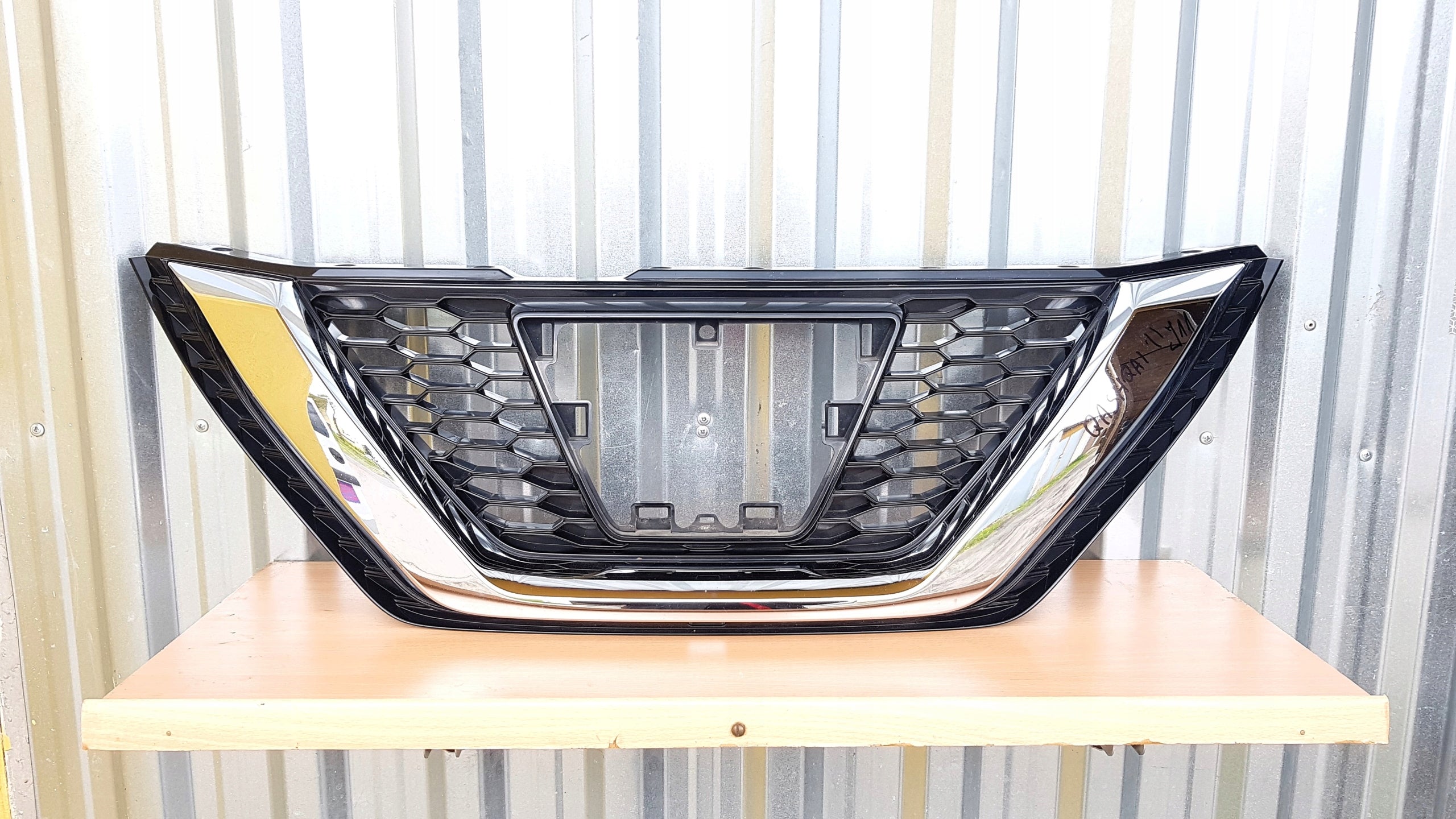 Kühlergrill Nissan QASHQAI J11 FRONTGRILL 62310HV00A Kühlergitter