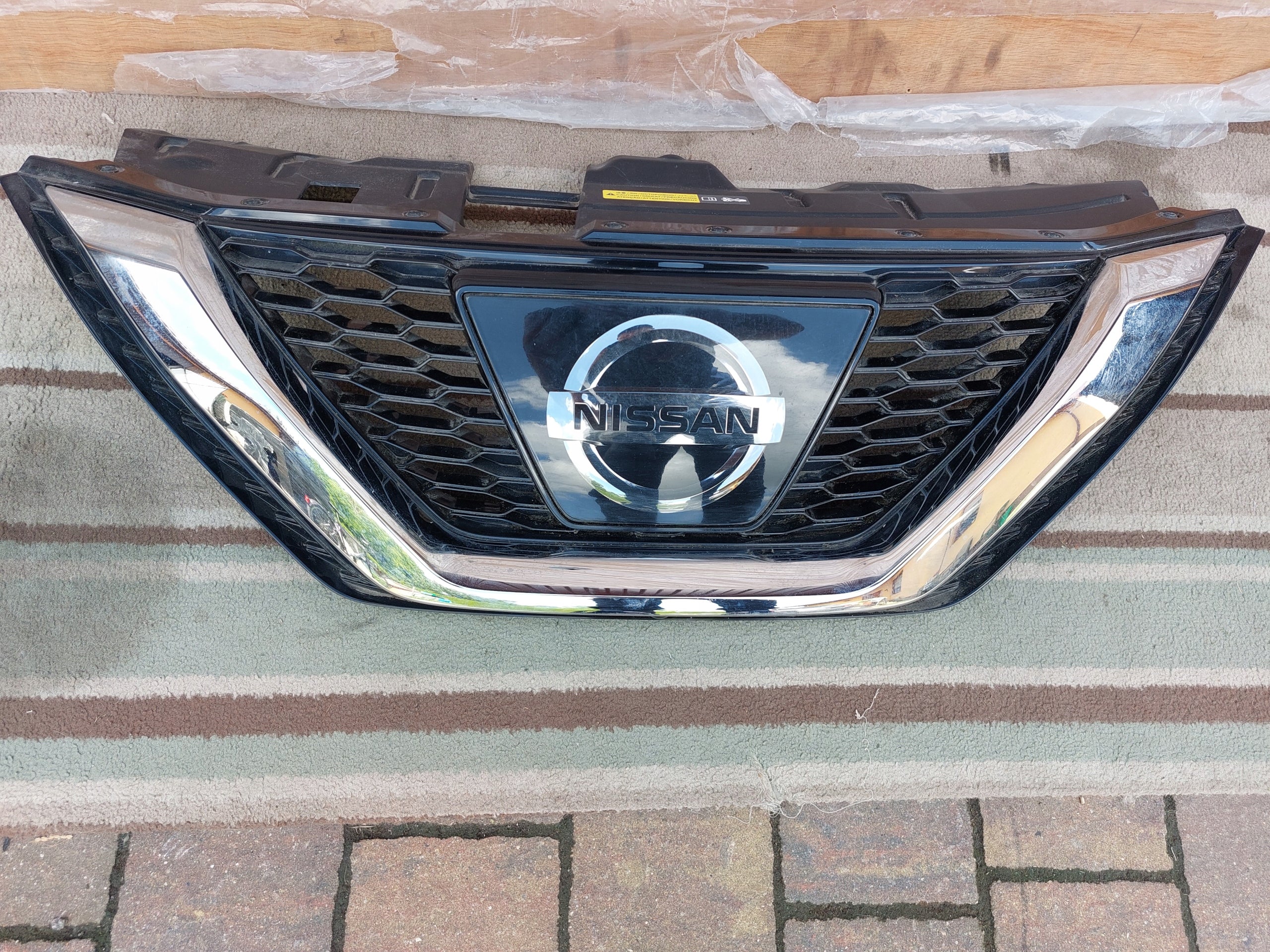  Kühlergrill Nissan QASHQAI FRONTGRILL 62310HV00A Kühlergitter product image