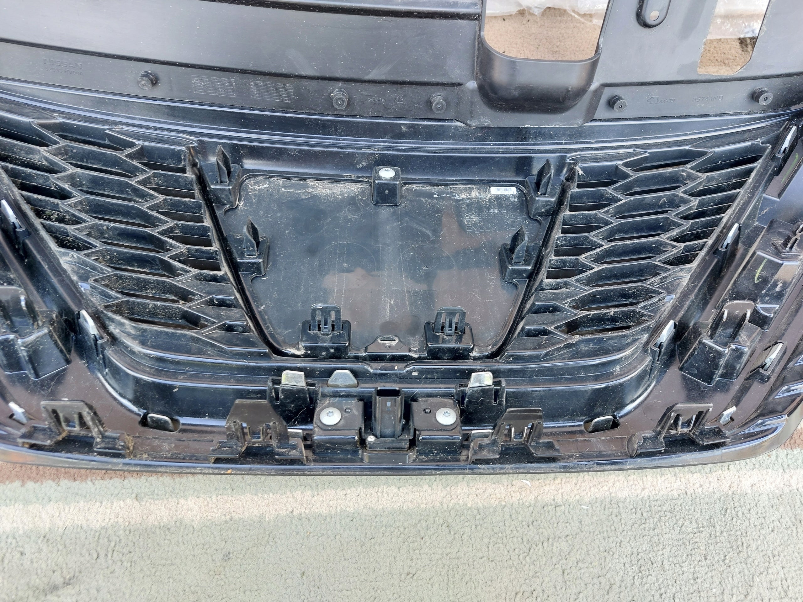 Kühlergrill Nissan QASHQAI FRONTGRILL 62310HV00A Kühlergitter