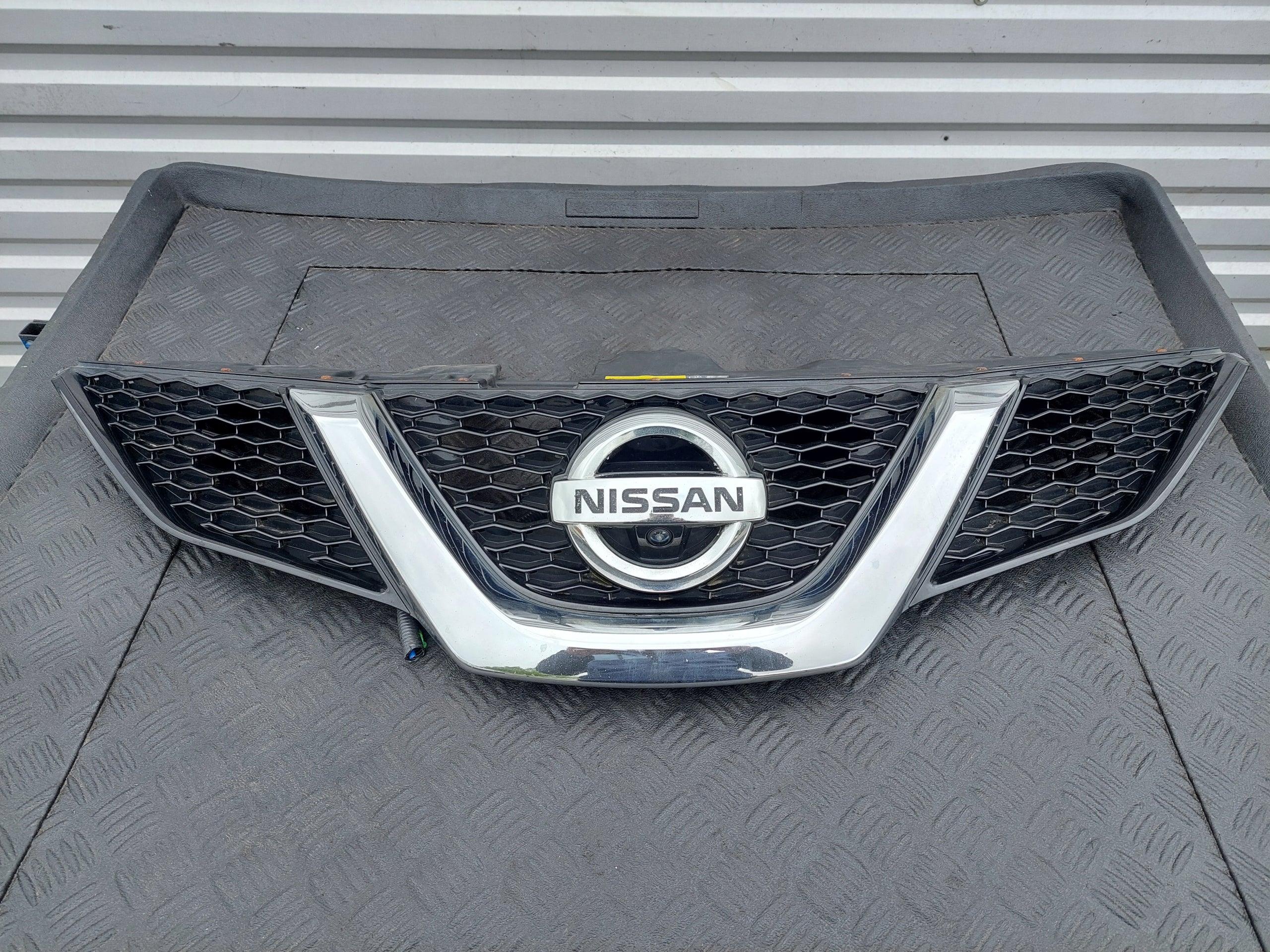  Kühlergrill Nissan J11 QASHQAI FRONTGRILL Kühlergitter product image