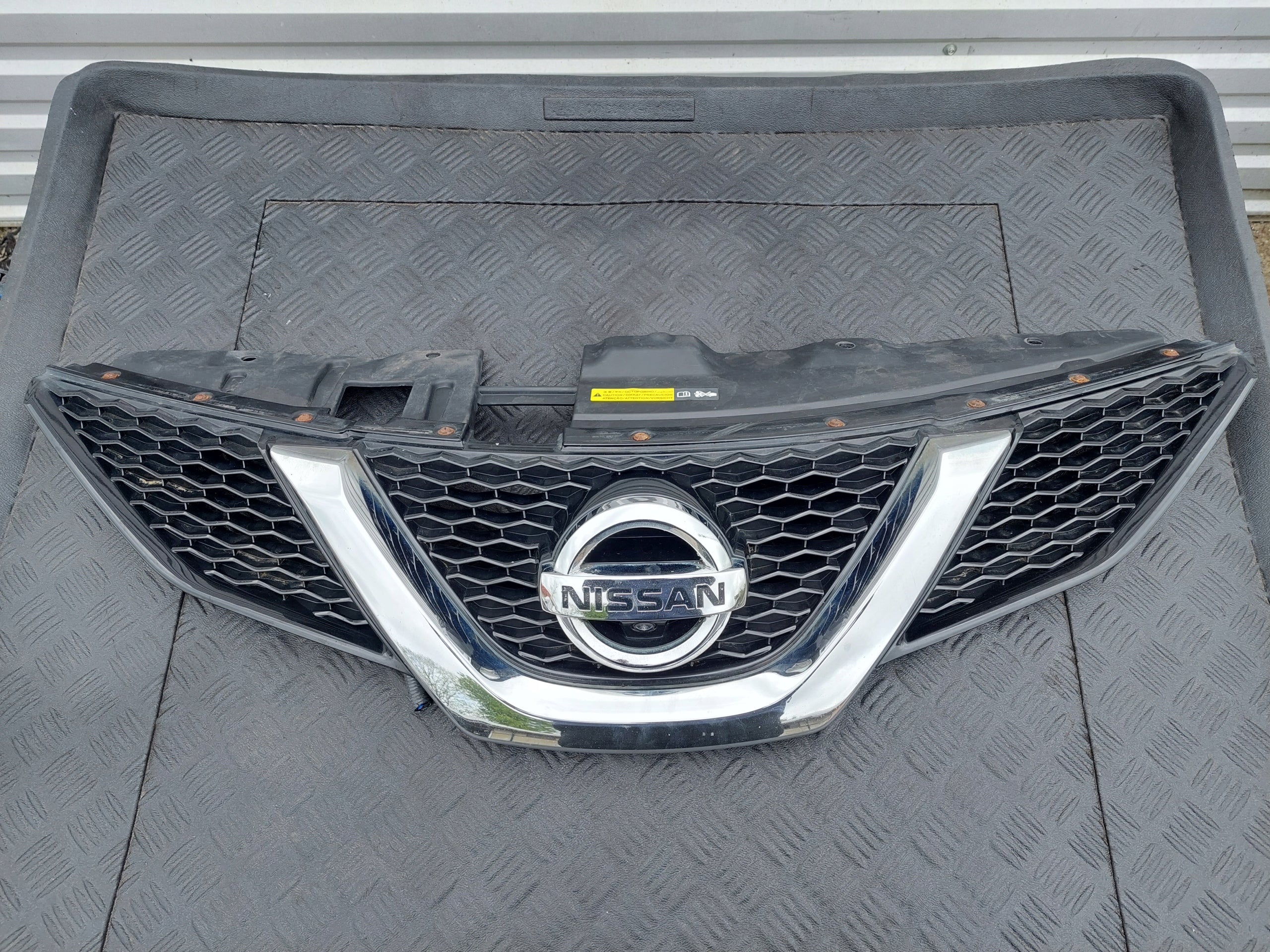 Kühlergrill Nissan J11 QASHQAI FRONTGRILL Kühlergitter