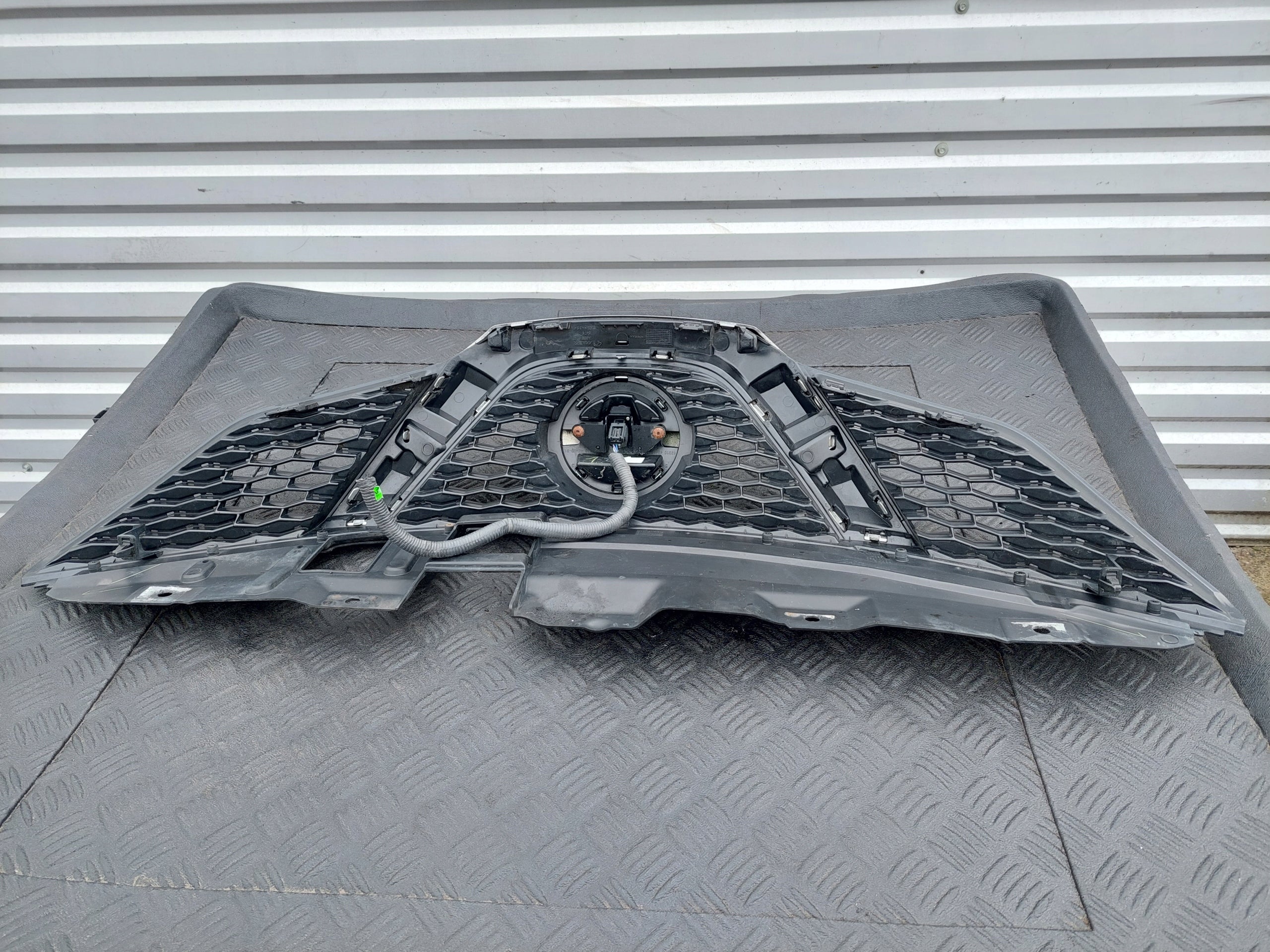 Kühlergrill Nissan J11 QASHQAI FRONTGRILL Kühlergitter