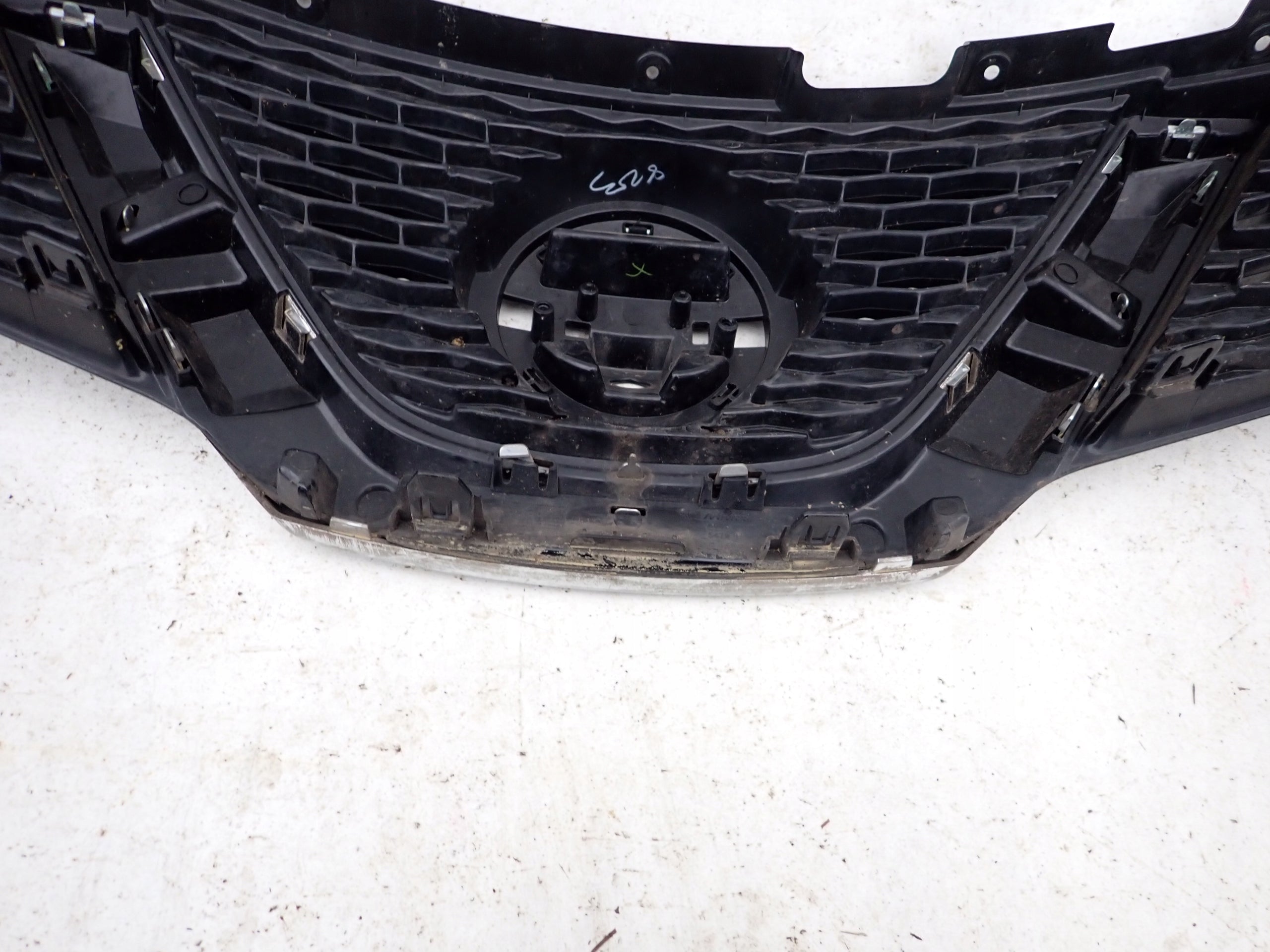 Kühlergrill Nissan QASHQAI FRONTGRILL 623104EA1D Kühlergitter