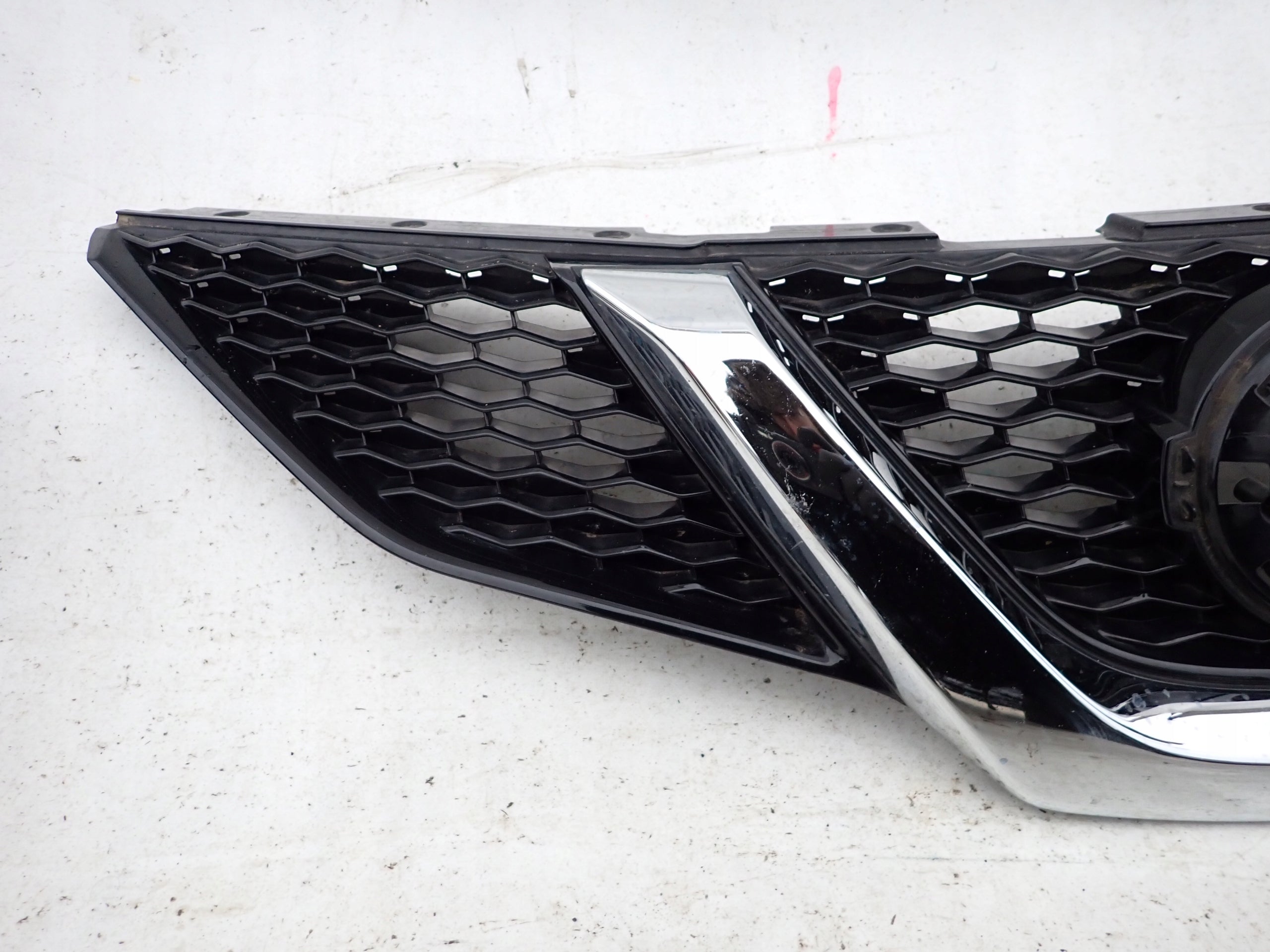 Kühlergrill Nissan QASHQAI FRONTGRILL 623104EA1D Kühlergitter