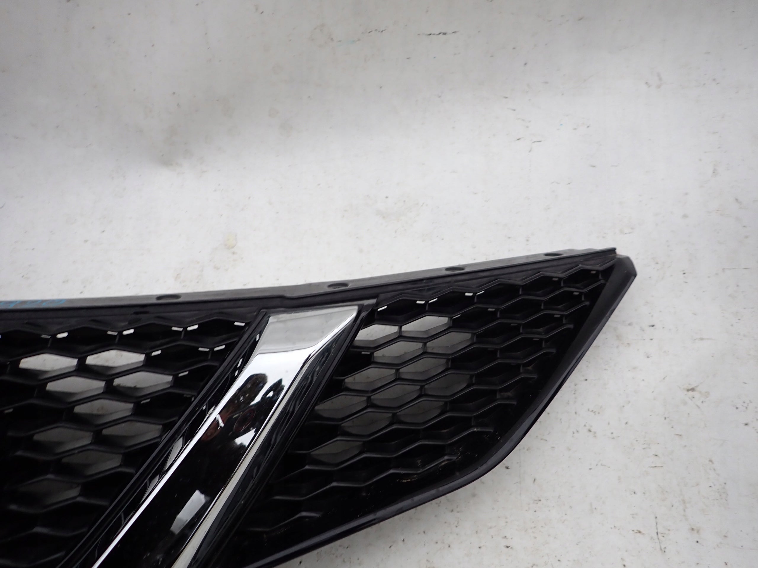 Kühlergrill Nissan QASHQAI FRONTGRILL 623104EA1D Kühlergitter