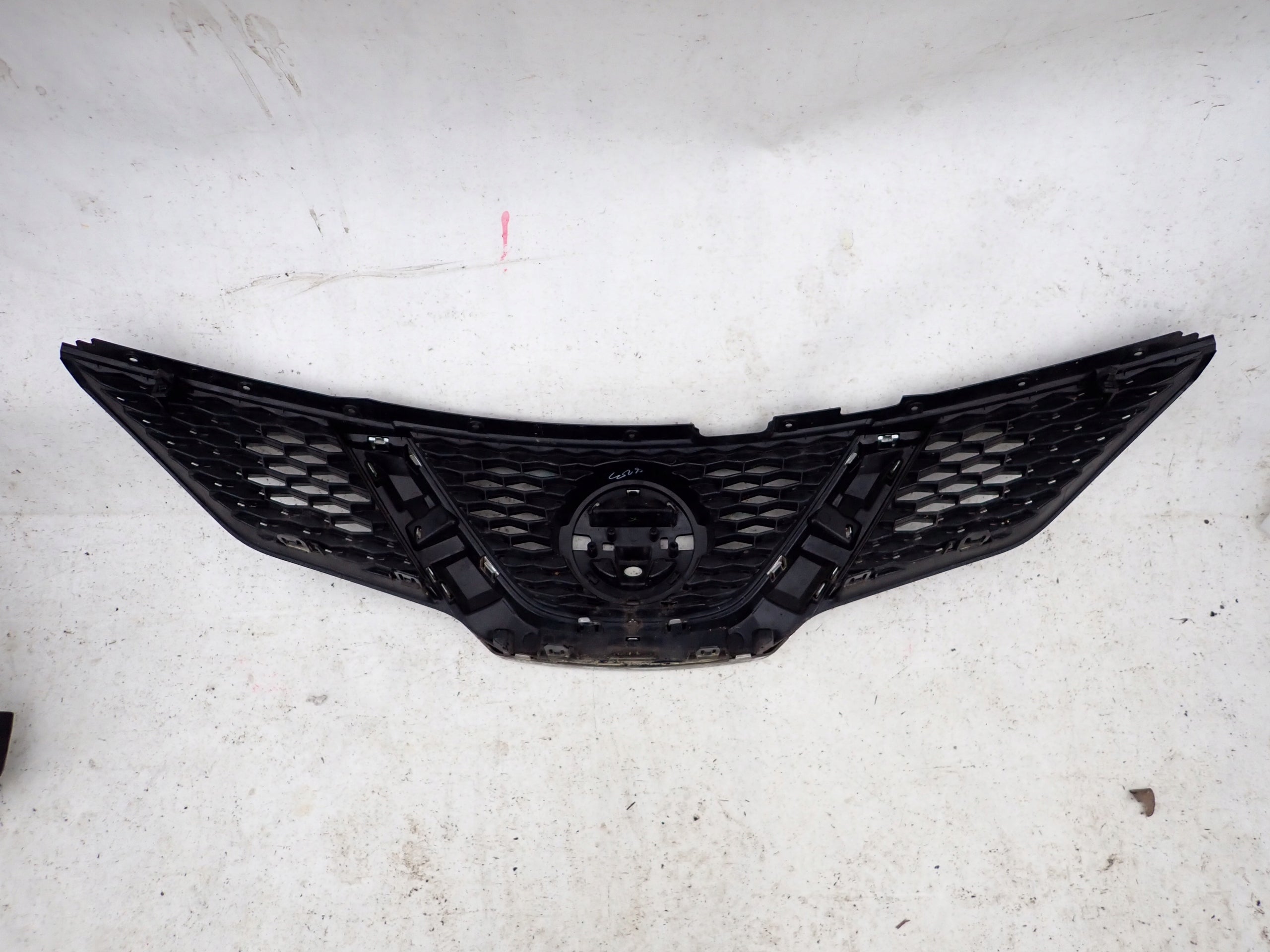 Kühlergrill Nissan QASHQAI FRONTGRILL 623104EA1D Kühlergitter