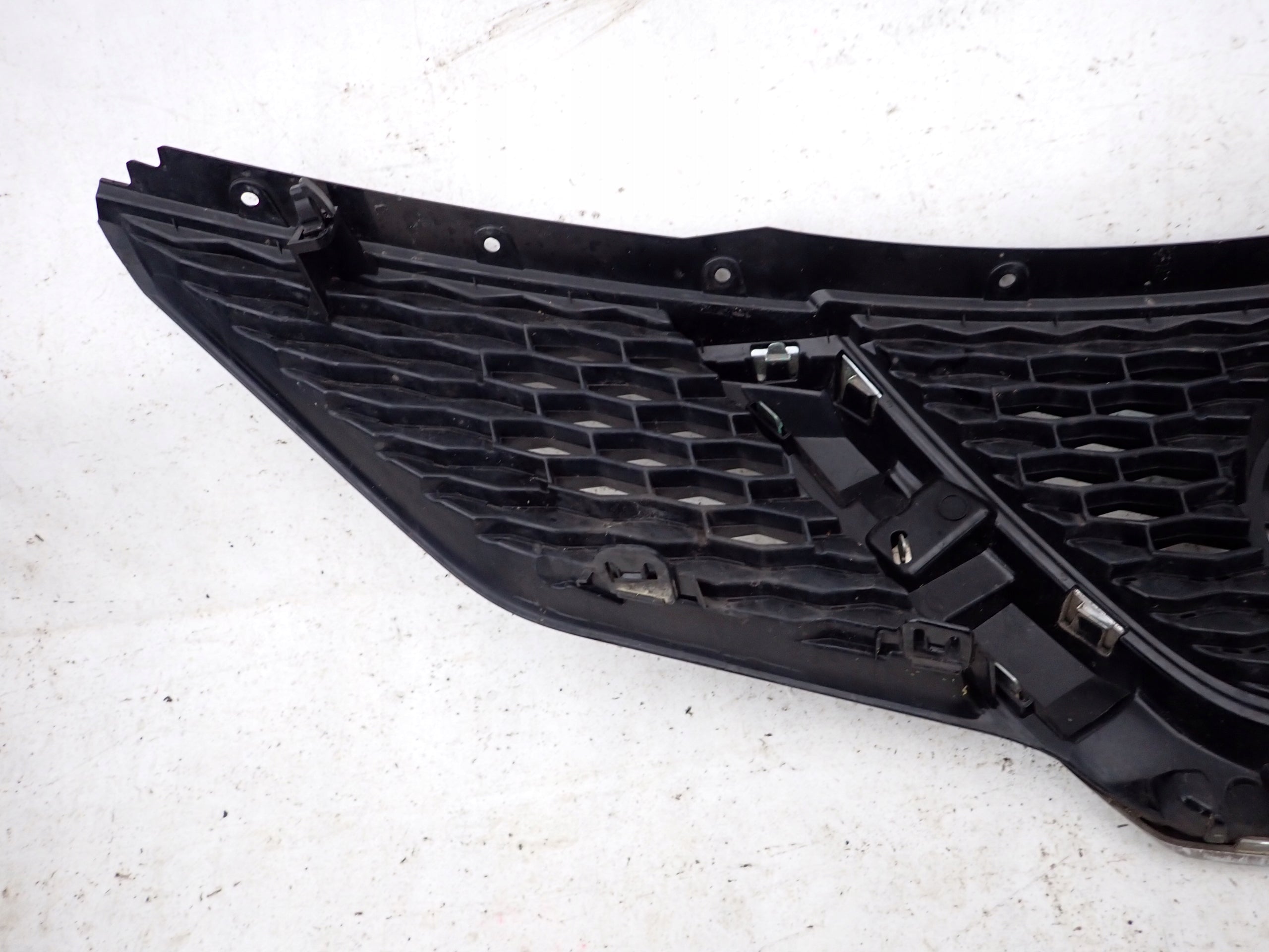 Kühlergrill Nissan QASHQAI FRONTGRILL 623104EA1D Kühlergitter