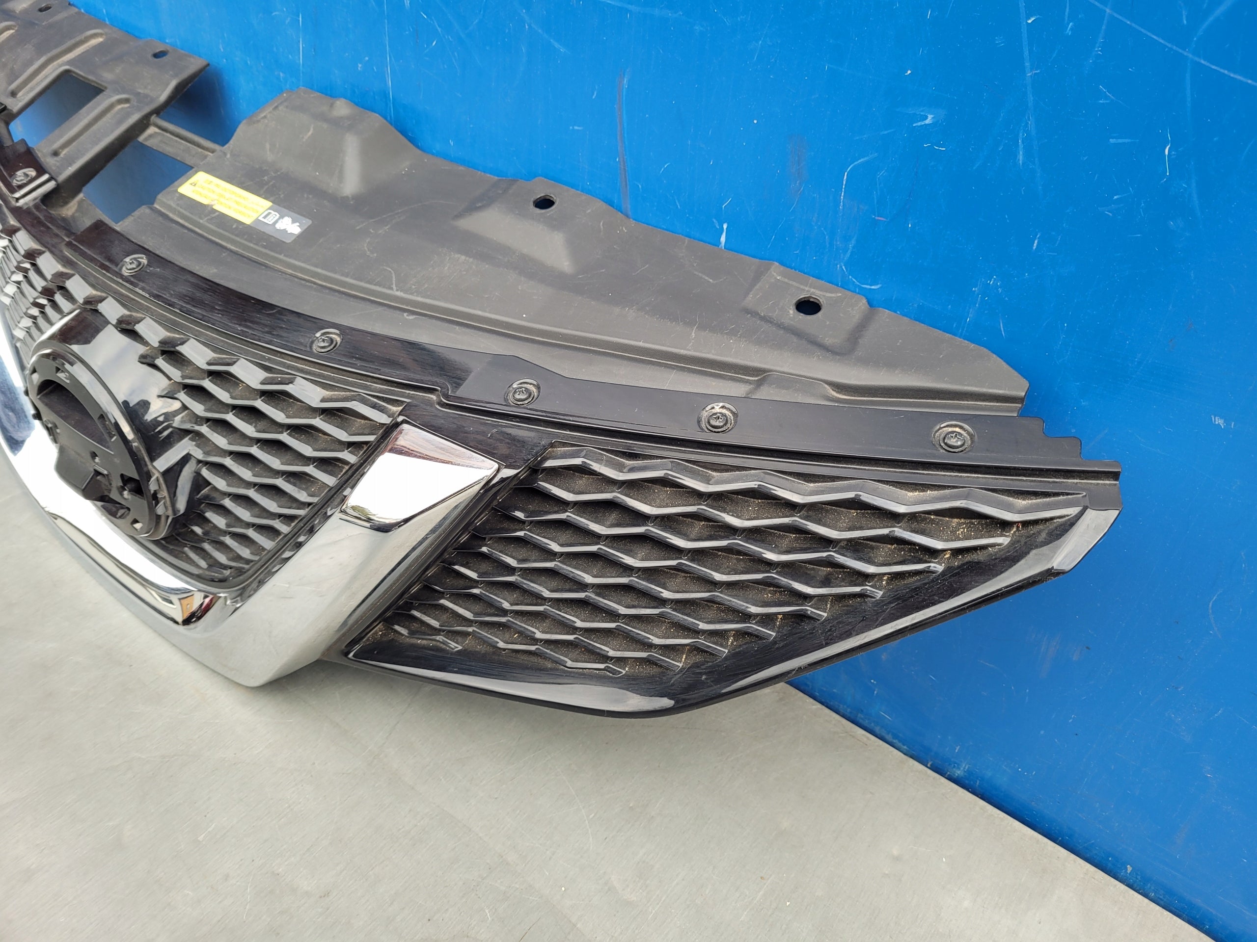 Kühlergrill Nissan J11 QASHQAI FRONTGRILL 623104EA2D Kühlergitter