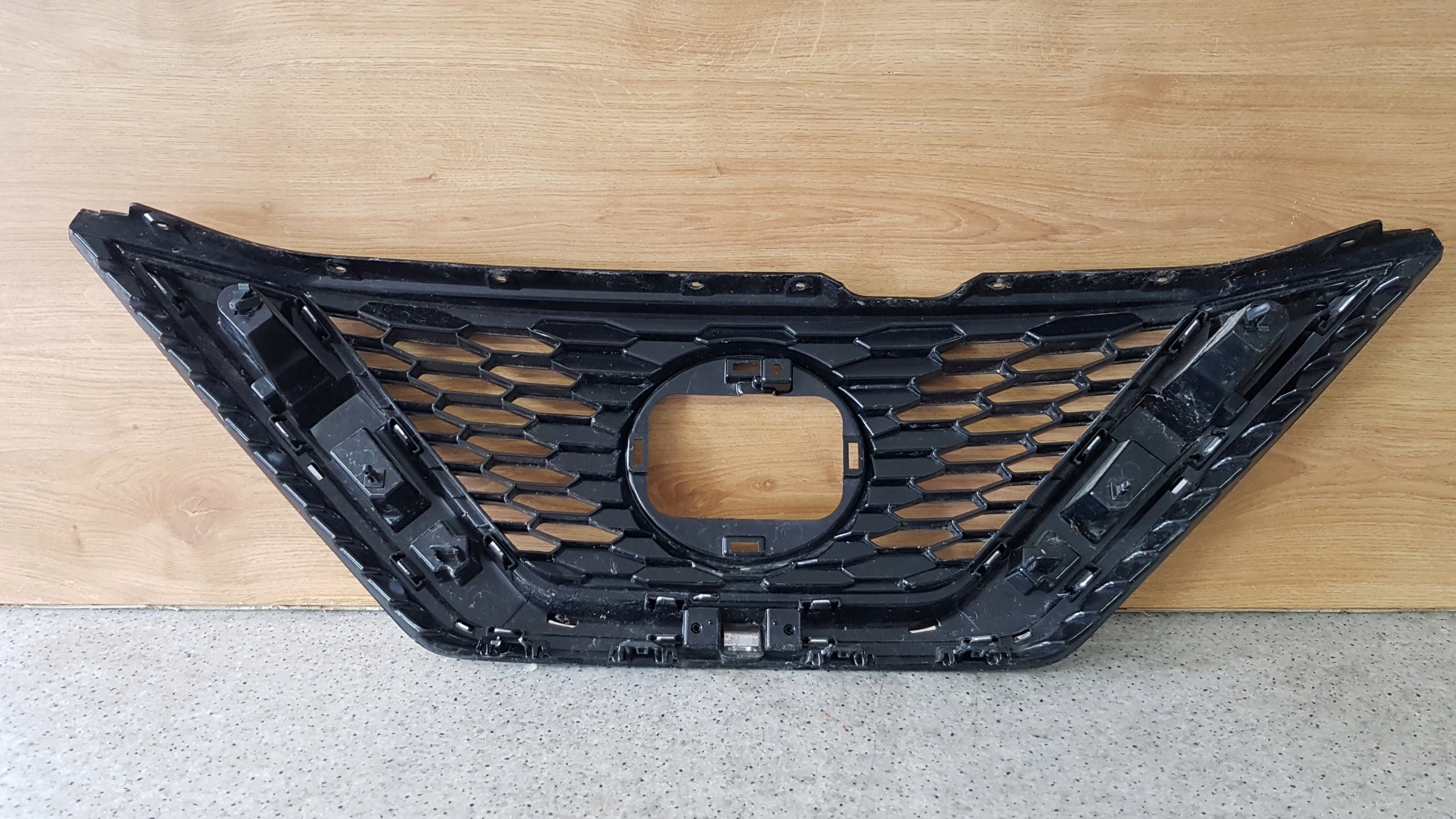 Kühlergrill Nissan J11 QASHQAI FRONTGRILL 62310HV3OE Kühlergitter